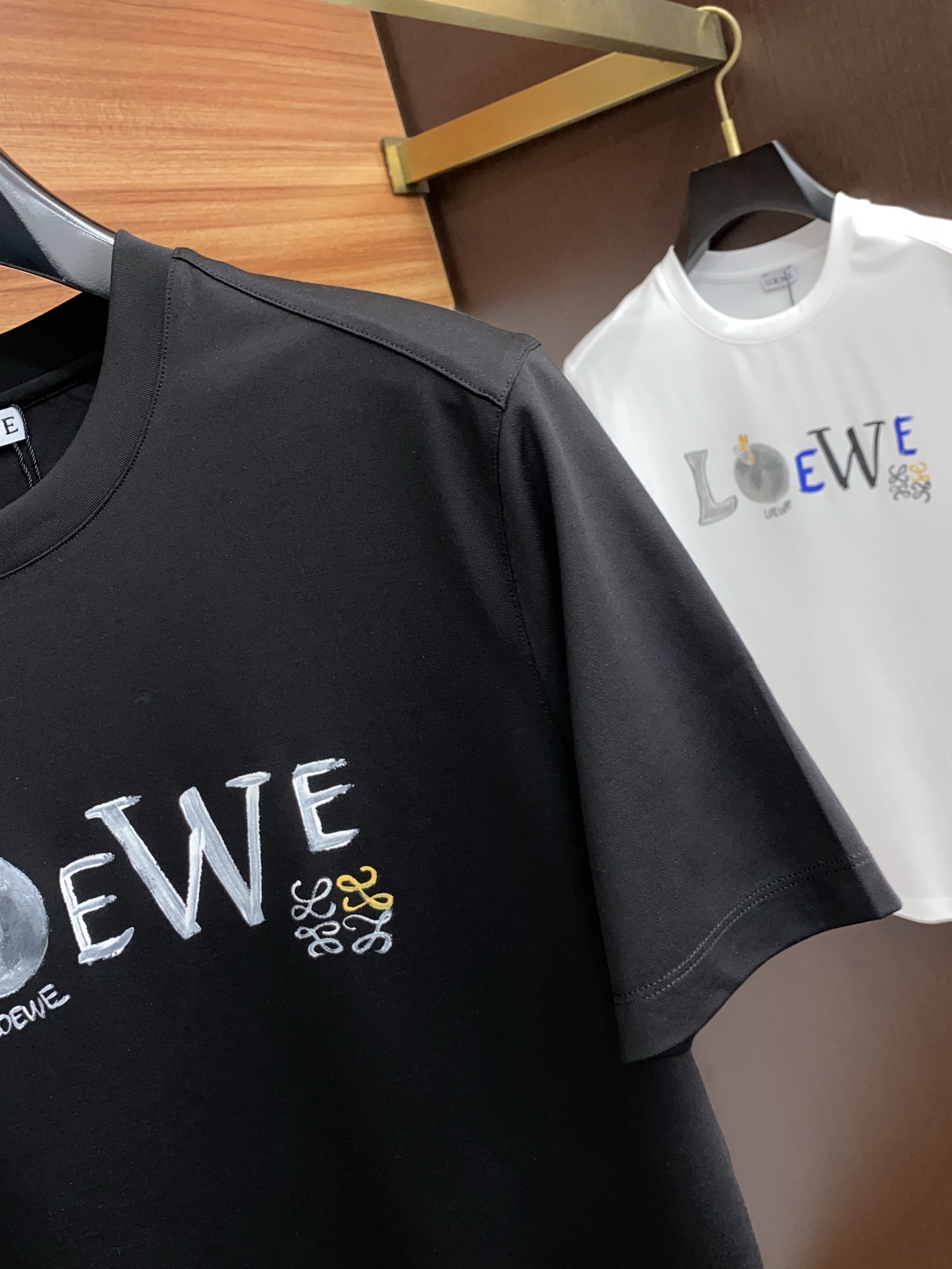  罗意威 2025春夏新款首发专柜最新款圆领短袖 高端订制 设计前卫时尚！品牌logo重工艺设计 高端定