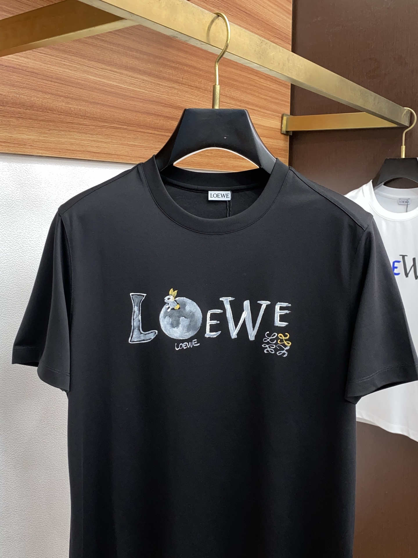  罗意威 2025春夏新款首发专柜最新款圆领短袖 高端订制 设计前卫时尚！品牌logo重工艺设计 高端定