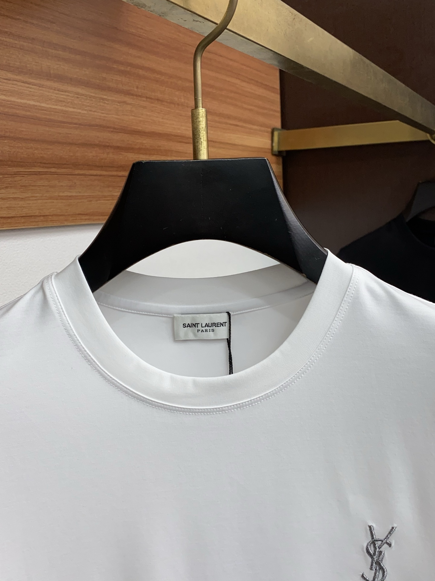  圣罗兰 2025春夏新款首发专柜最新款圆领短袖 高端订制 设计前卫时尚！品牌logo重工艺设计 高端定