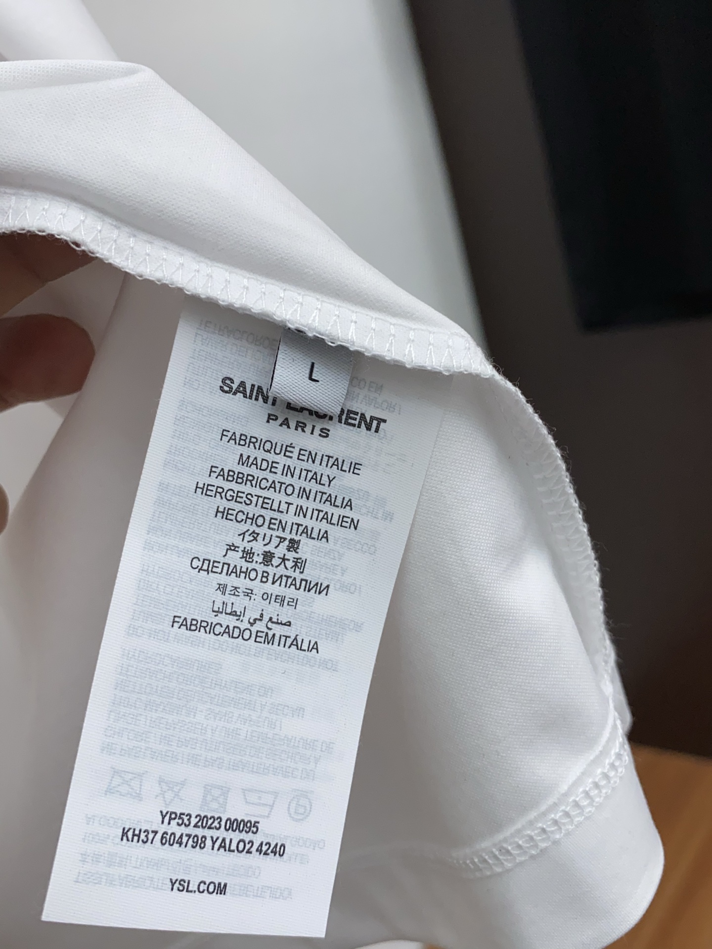  圣罗兰 2025春夏新款首发专柜最新款圆领短袖 高端订制 设计前卫时尚！品牌logo重工艺设计 高端定