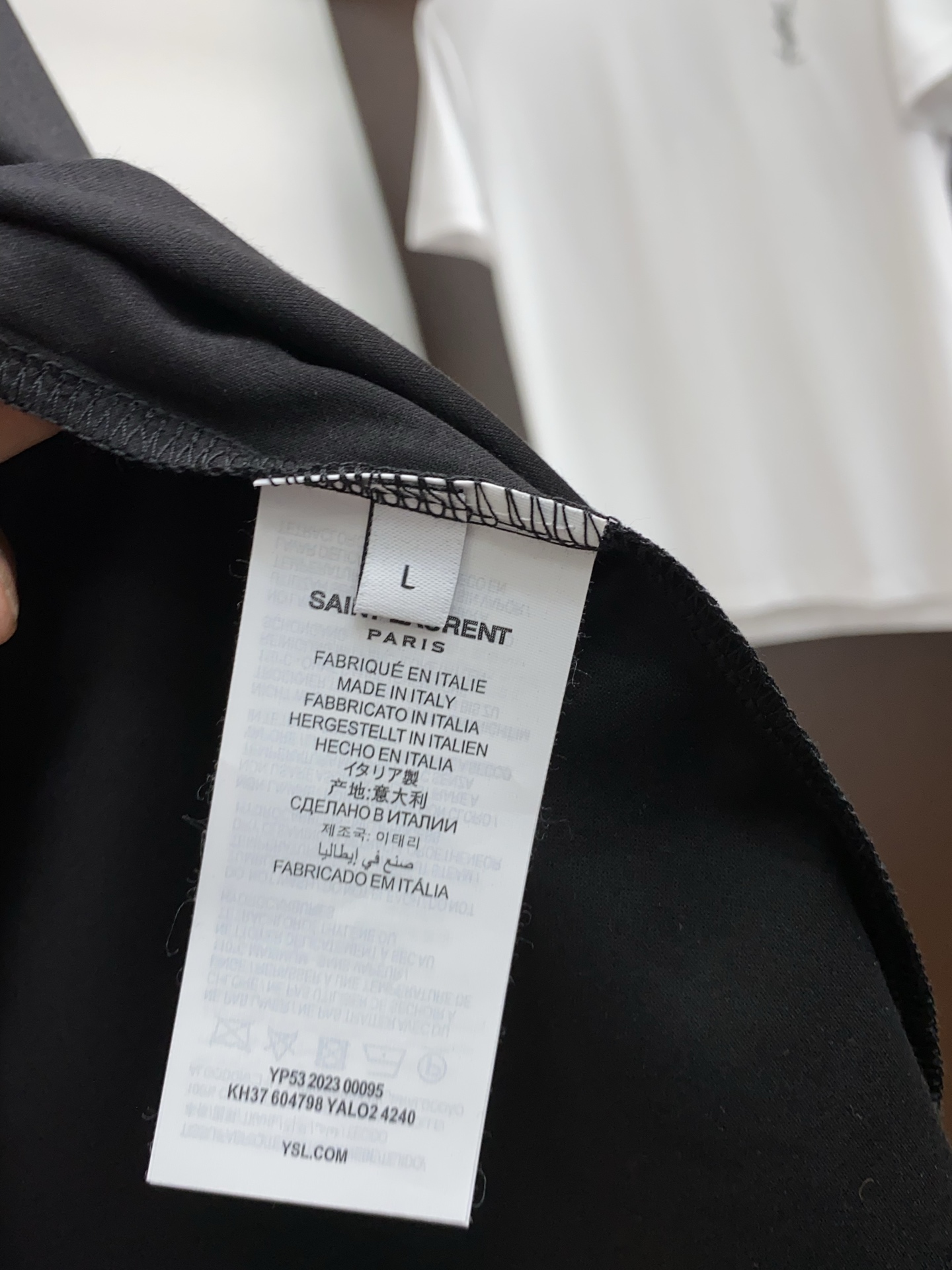  圣罗兰 2025春夏新款首发专柜最新款圆领短袖 高端订制 设计前卫时尚！品牌logo重工艺设计 高端定