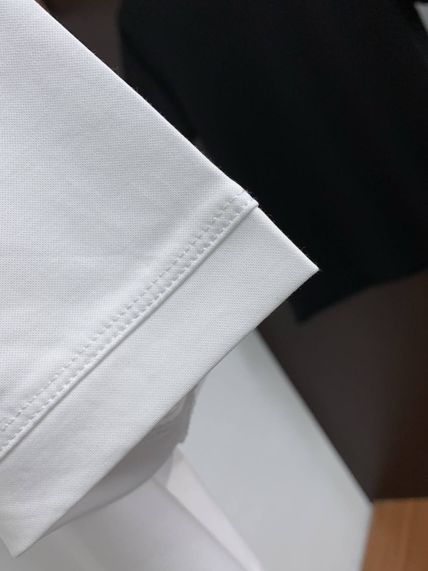 罗意威 2025春夏新款首发专柜最新款圆领短袖 高端订制 设计前卫时尚！品牌logo重工艺设计 高端定制