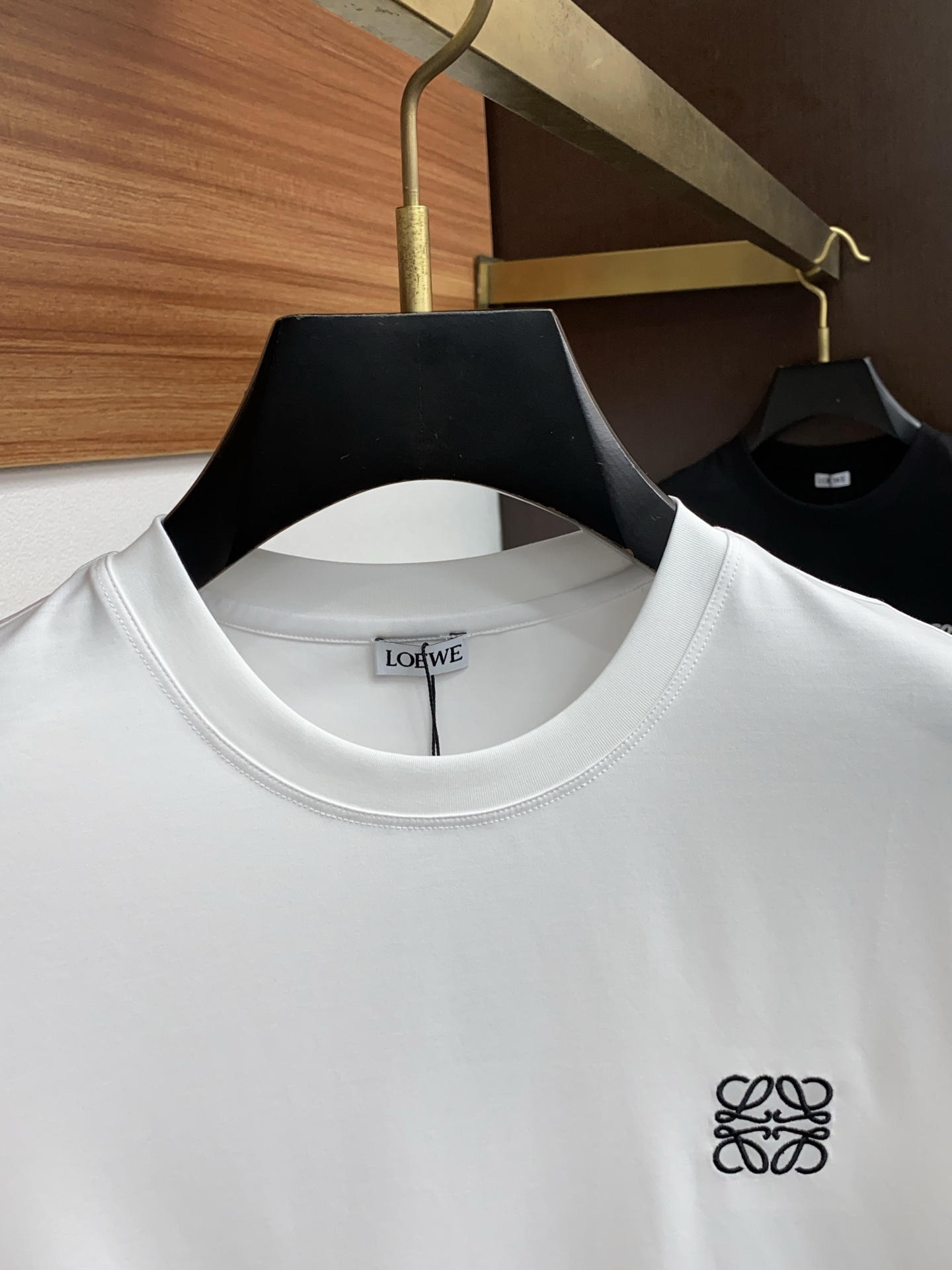 罗意威 2025春夏新款首发专柜最新款圆领短袖 高端订制 设计前卫时尚！品牌logo重工艺设计 高端定制