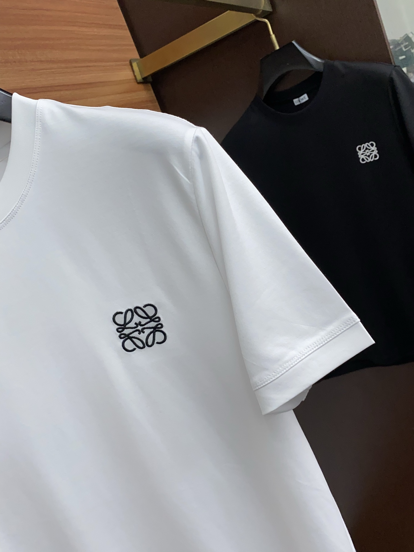 罗意威 2025春夏新款首发专柜最新款圆领短袖 高端订制 设计前卫时尚！品牌logo重工艺设计 高端定制