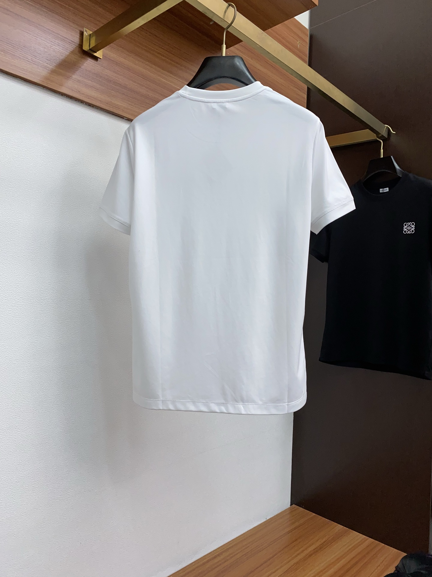 罗意威 2025春夏新款首发专柜最新款圆领短袖 高端订制 设计前卫时尚！品牌logo重工艺设计 高端定制