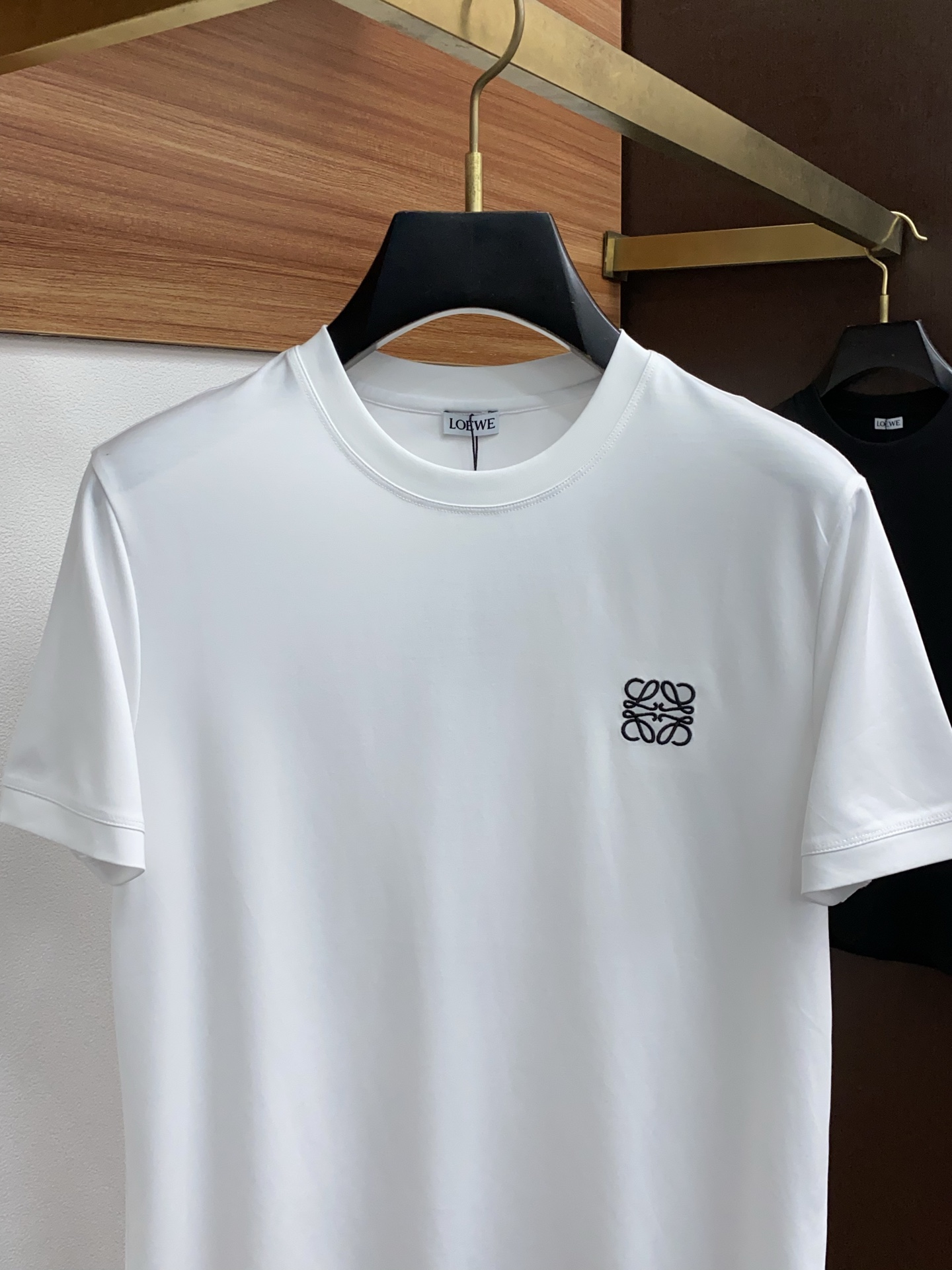 罗意威 2025春夏新款首发专柜最新款圆领短袖 高端订制 设计前卫时尚！品牌logo重工艺设计 高端定制