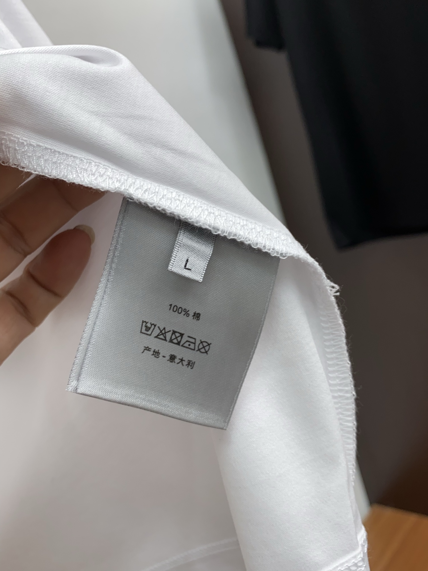  迪奥 2025春夏新款首发专柜最新款圆领短袖 高端订制 设计前卫时尚！品牌logo重工艺设计 高端定制