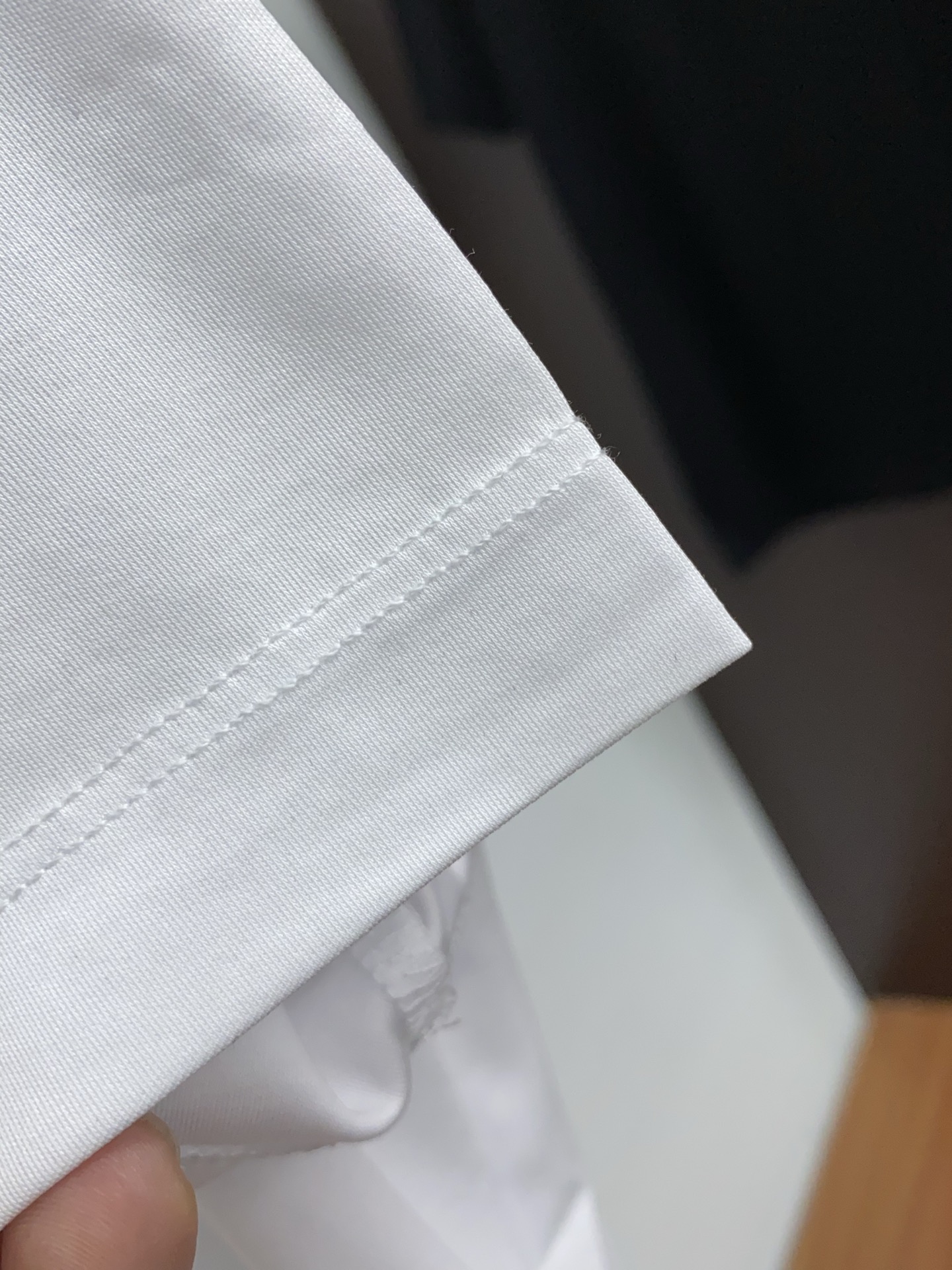  迪奥 2025春夏新款首发专柜最新款圆领短袖 高端订制 设计前卫时尚！品牌logo重工艺设计 高端定制