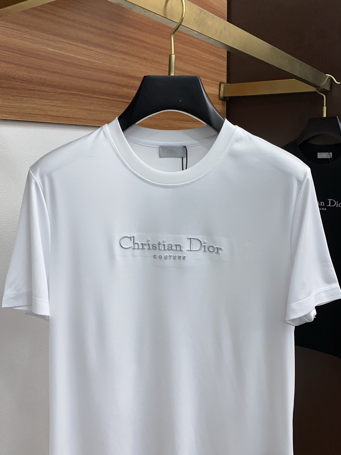  迪奥 2025春夏新款首发专柜最新款圆领短袖 高端订制 设计前卫时尚！品牌logo重工艺设计 高端定制