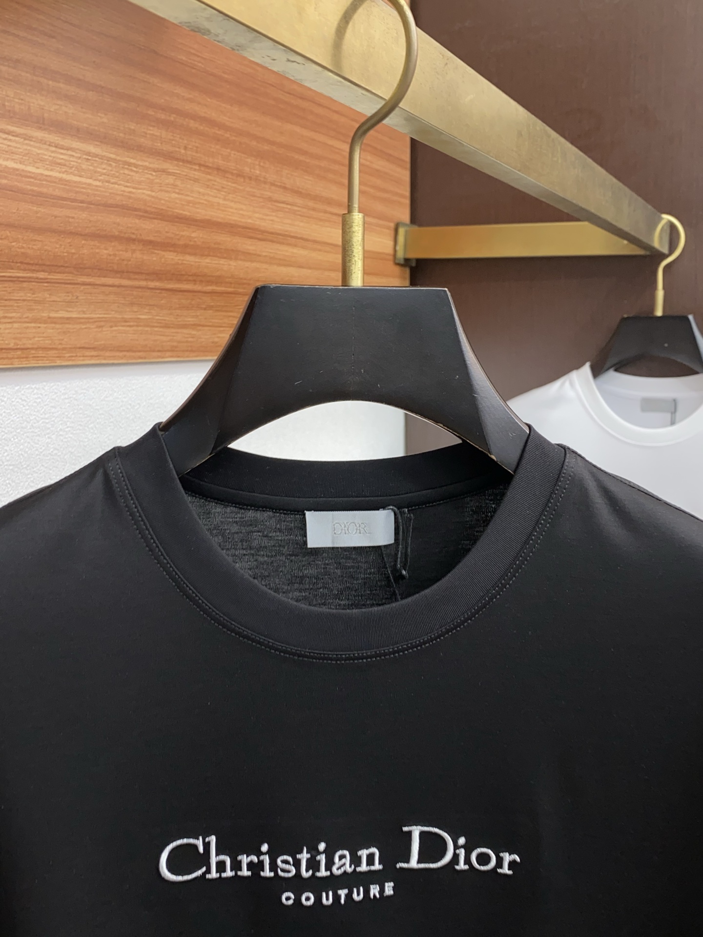  迪奥 2025春夏新款首发专柜最新款圆领短袖 高端订制 设计前卫时尚！品牌logo重工艺设计 高端定制