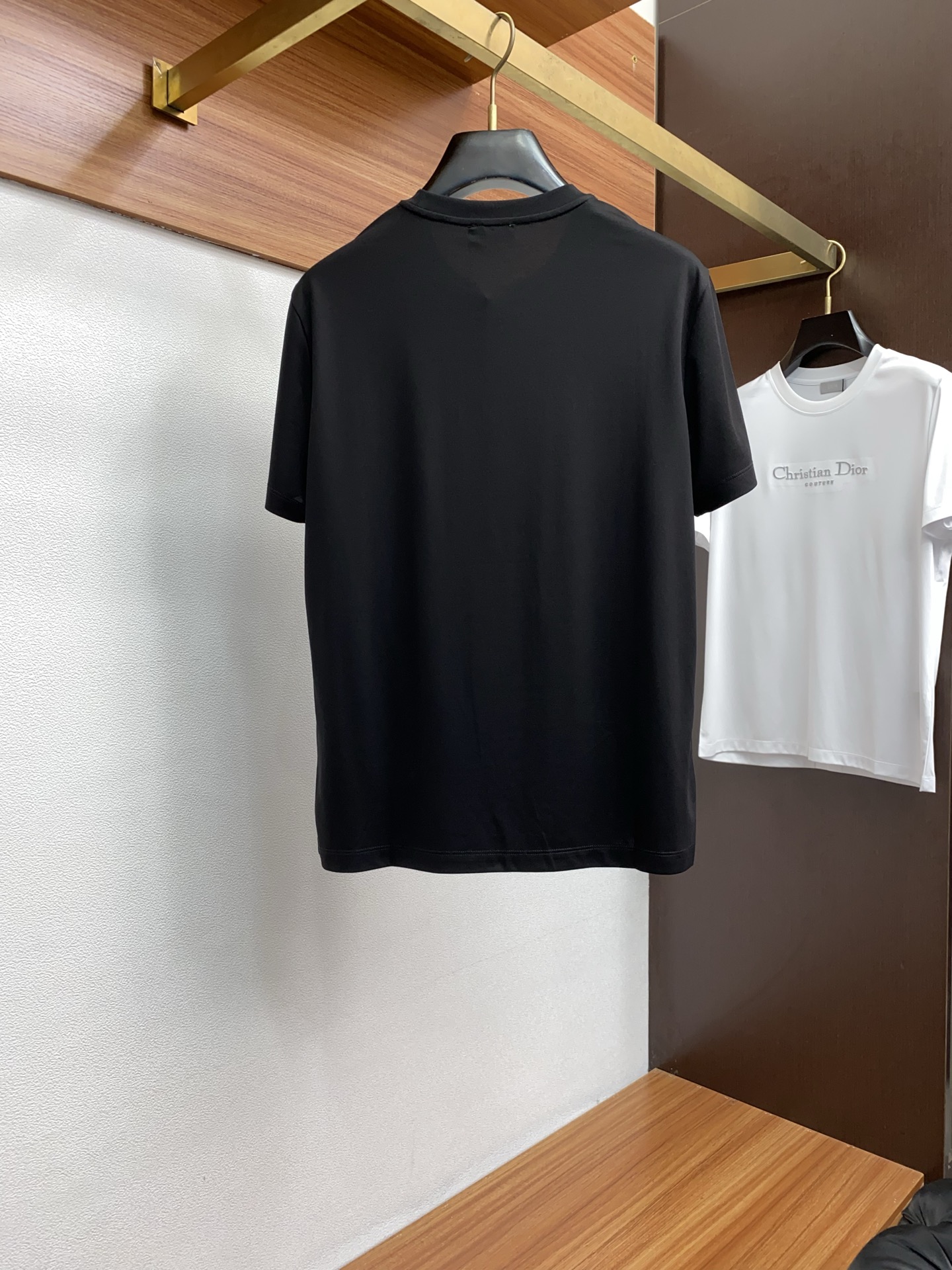  迪奥 2025春夏新款首发专柜最新款圆领短袖 高端订制 设计前卫时尚！品牌logo重工艺设计 高端定制