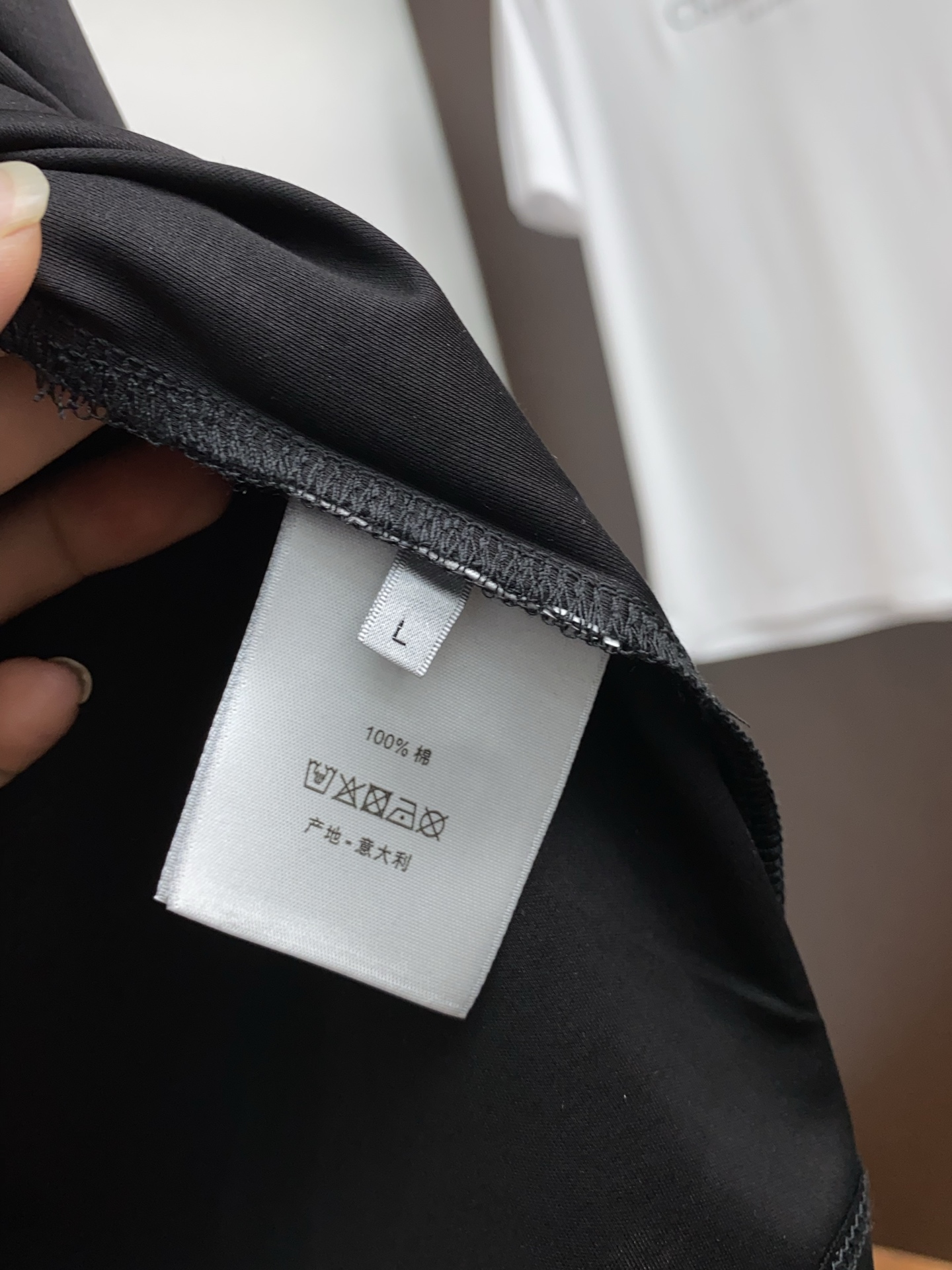  迪奥 2025春夏新款首发专柜最新款圆领短袖 高端订制 设计前卫时尚！品牌logo重工艺设计 高端定制