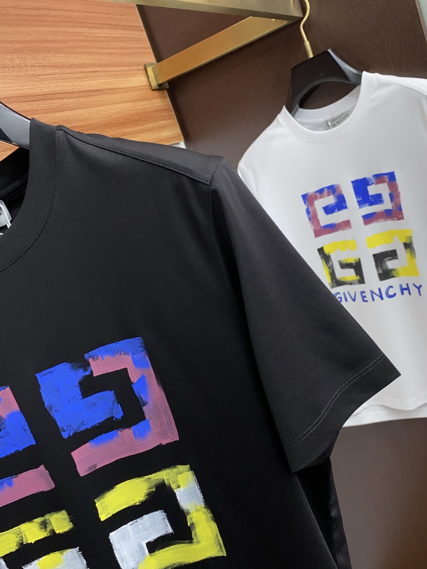  罗意威 2025春夏新款首发专柜最新款圆领短袖 高端订制 设计前卫时尚！品牌logo重工艺设计 高端定