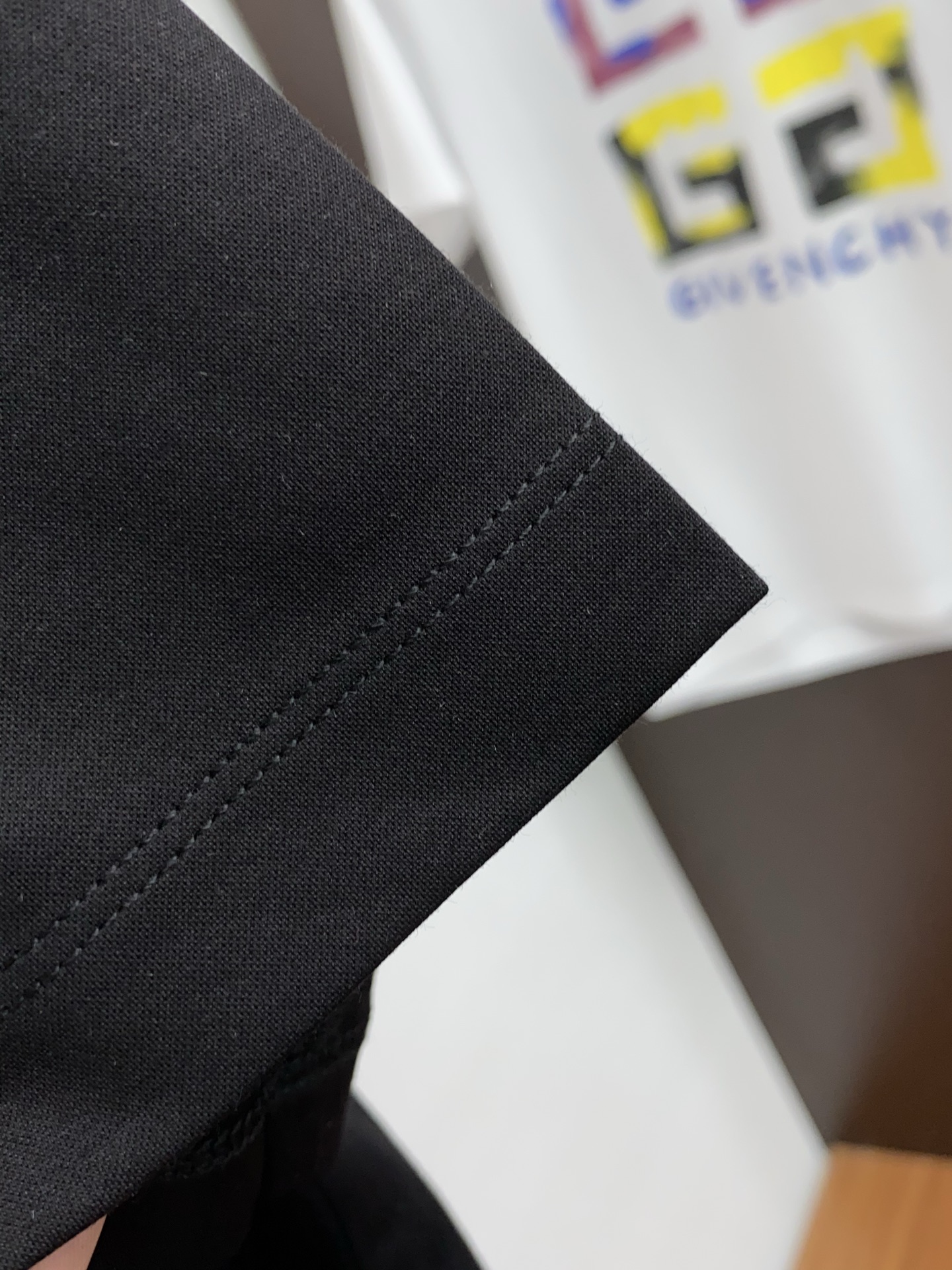  罗意威 2025春夏新款首发专柜最新款圆领短袖 高端订制 设计前卫时尚！品牌logo重工艺设计 高端定