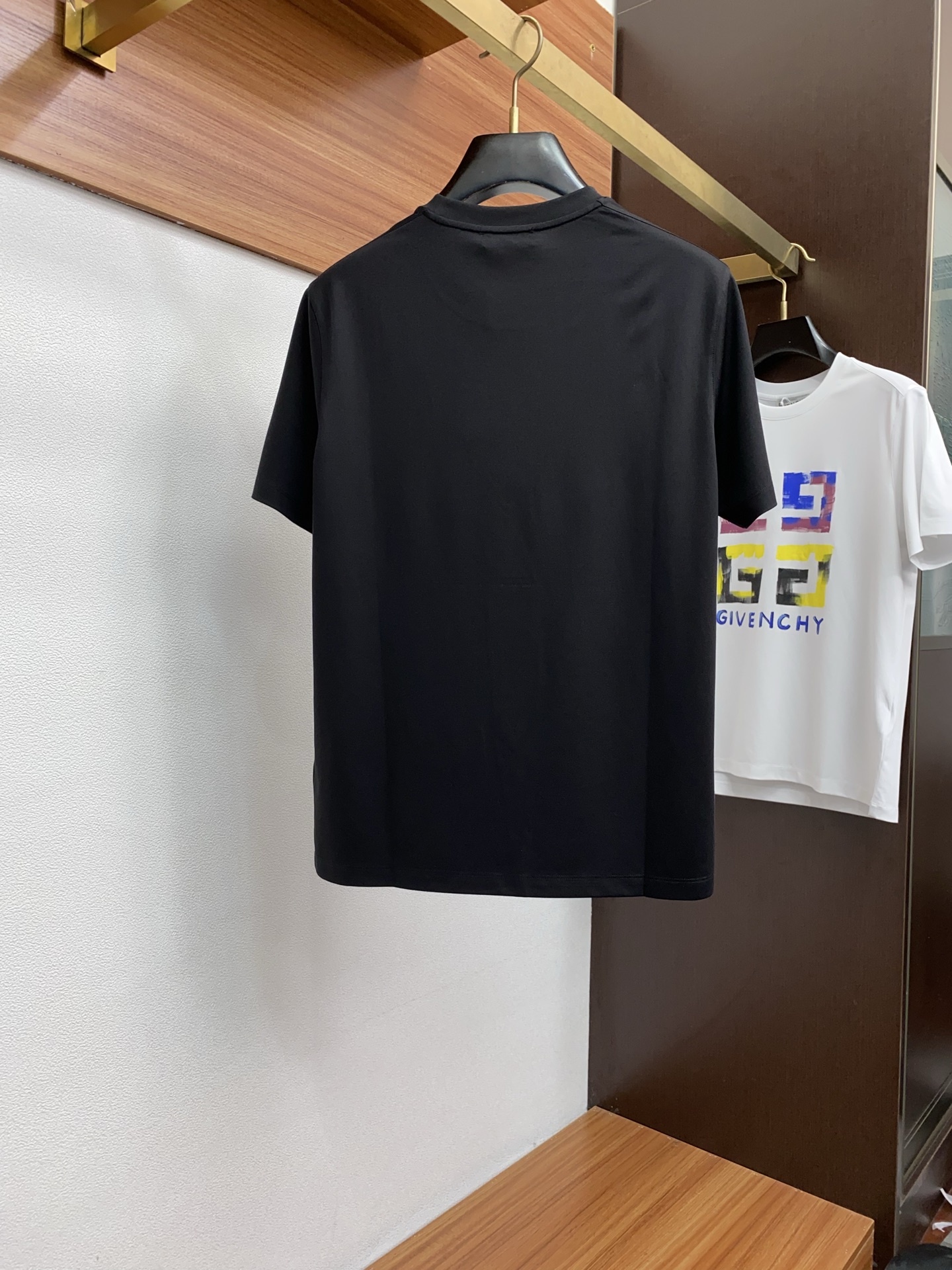  罗意威 2025春夏新款首发专柜最新款圆领短袖 高端订制 设计前卫时尚！品牌logo重工艺设计 高端定