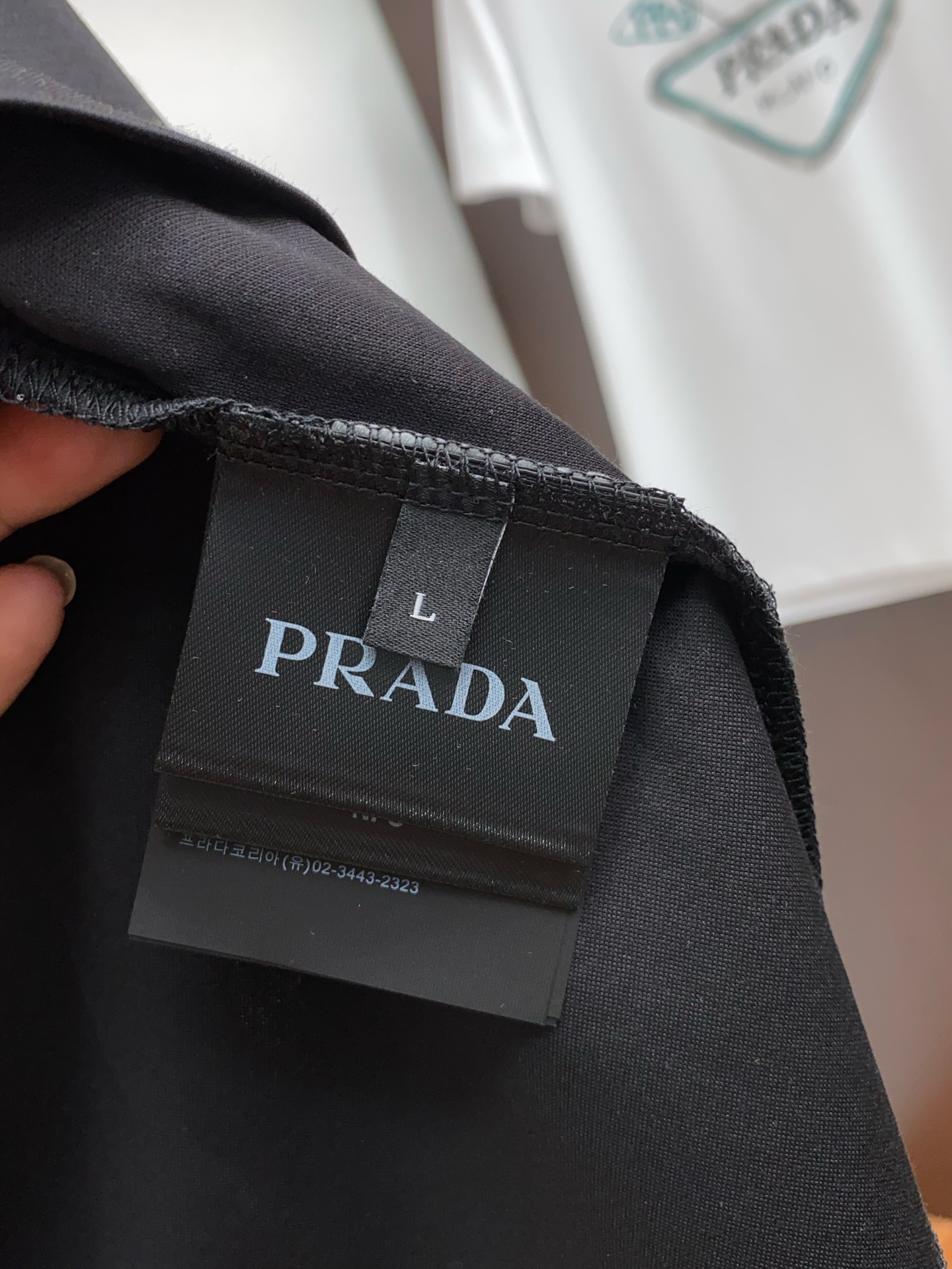 普拉达 2025春夏新款首发专柜最新款圆领短袖 高端订制 设计前卫时尚！品牌logo重工艺设计 高端定制