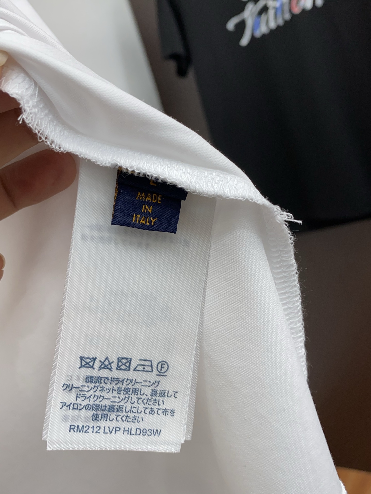  1v 路易威登 2025春夏新款首发专柜最新款圆领短袖 高端订制 设计前卫时尚！品牌logo重工艺设计