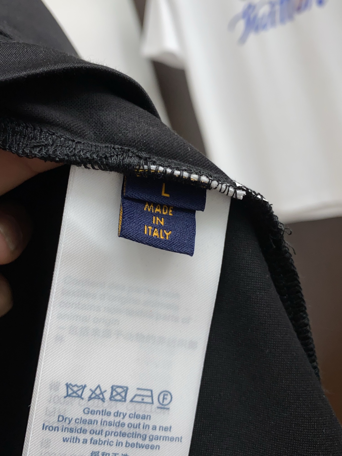  1v 路易威登 2025春夏新款首发专柜最新款圆领短袖 高端订制 设计前卫时尚！品牌logo重工艺设计