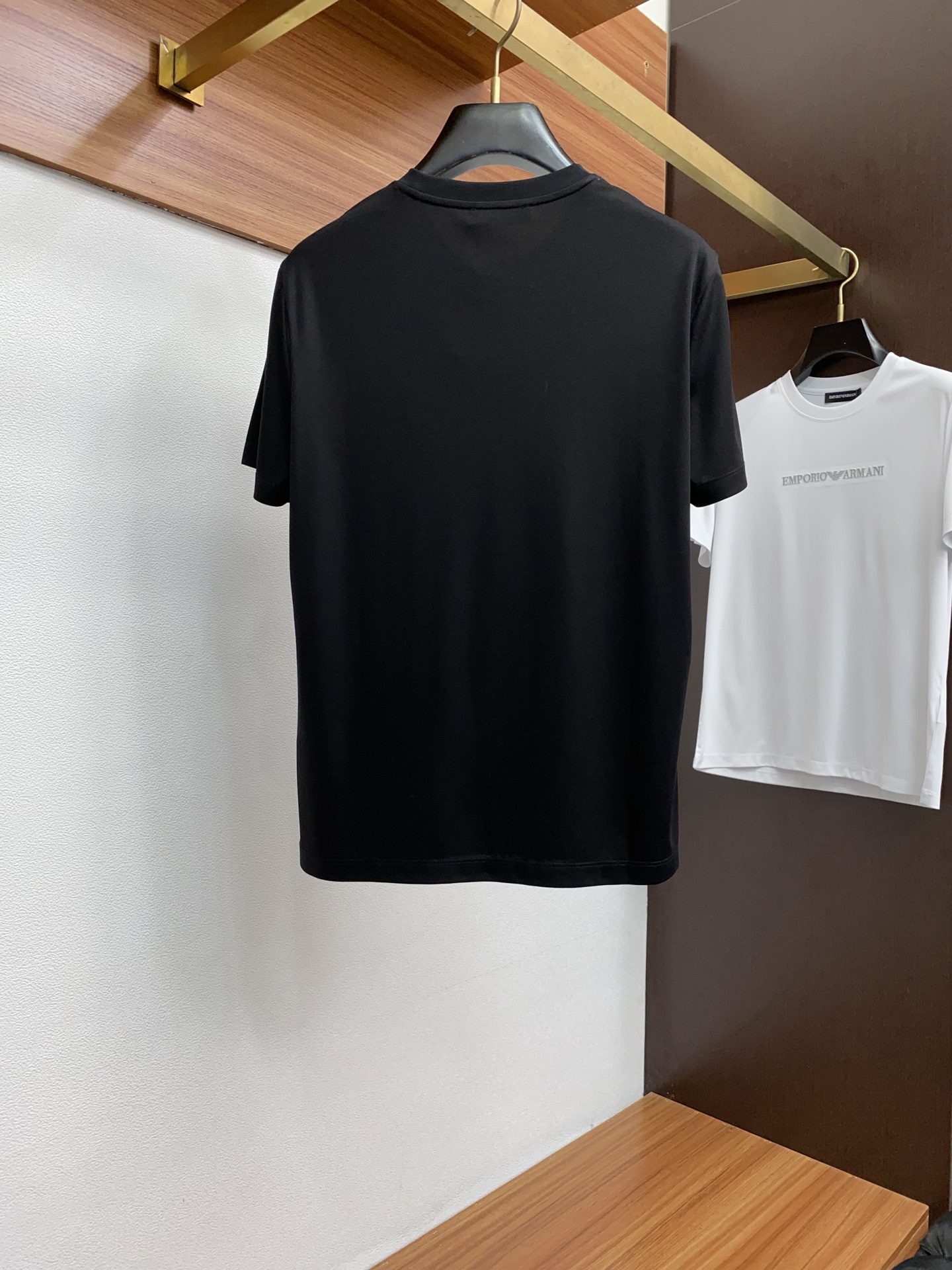 阿玛尼 2025春夏新款首发专柜最新款圆领短袖 高端订制 设计前卫时尚！品牌logo重工艺设计 高端定制