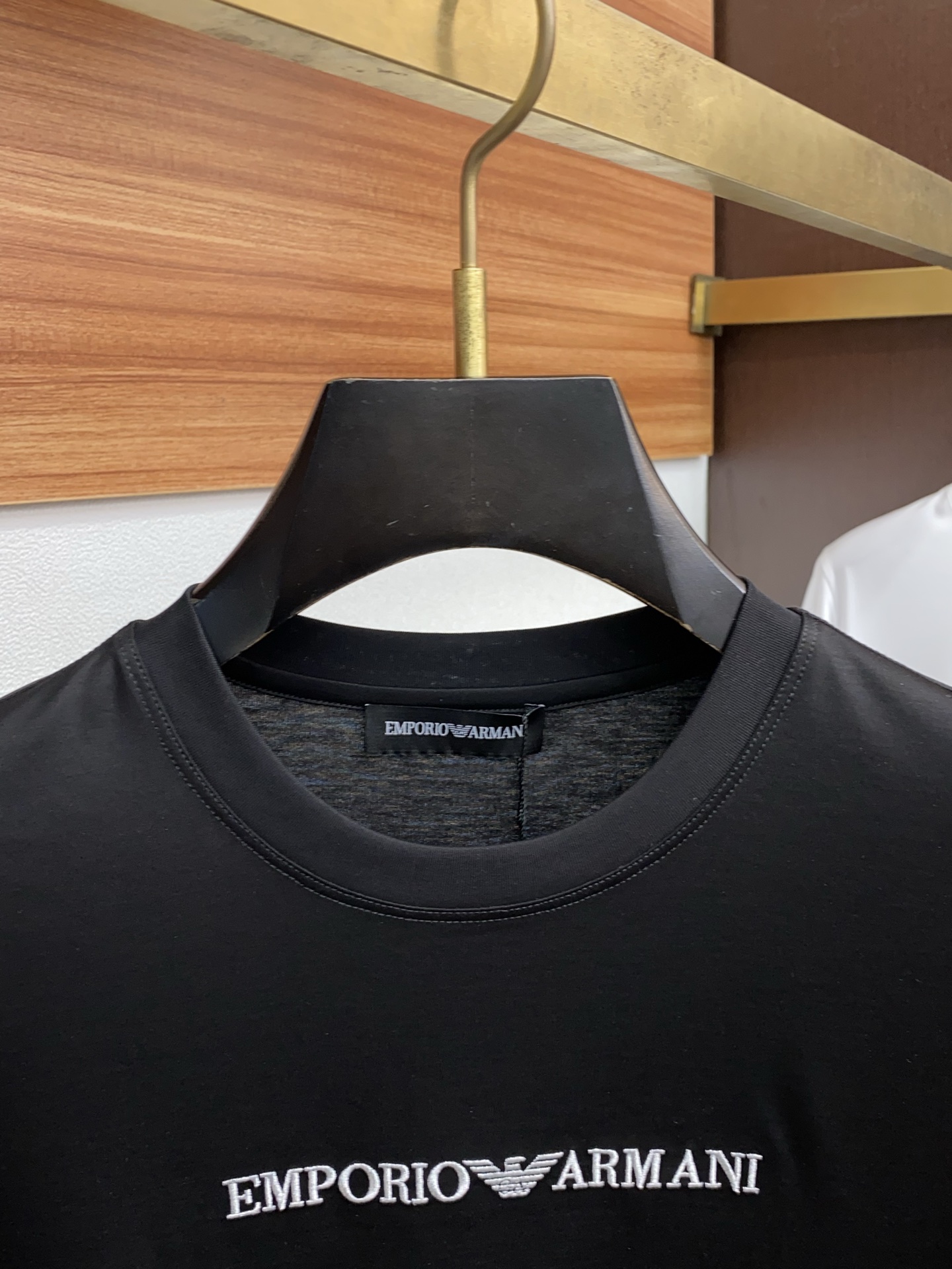 阿玛尼 2025春夏新款首发专柜最新款圆领短袖 高端订制 设计前卫时尚！品牌logo重工艺设计 高端定制