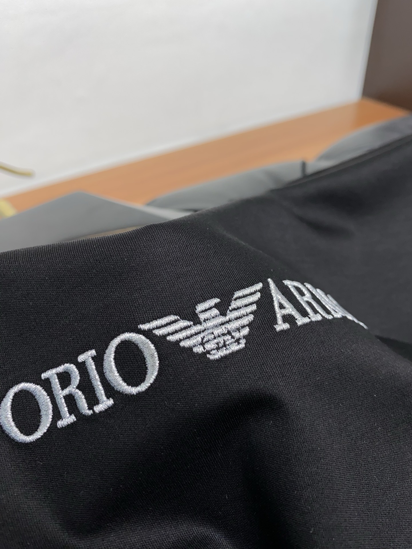 阿玛尼 2025春夏新款首发专柜最新款圆领短袖 高端订制 设计前卫时尚！品牌logo重工艺设计 高端定制