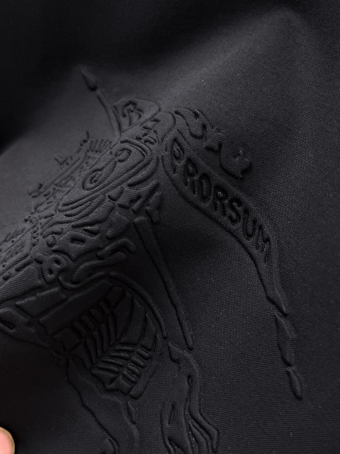  2025春夏新款首发专柜最新款圆领短袖 高端订制 设计前卫时尚！品牌logo重工艺设计 高端定制100