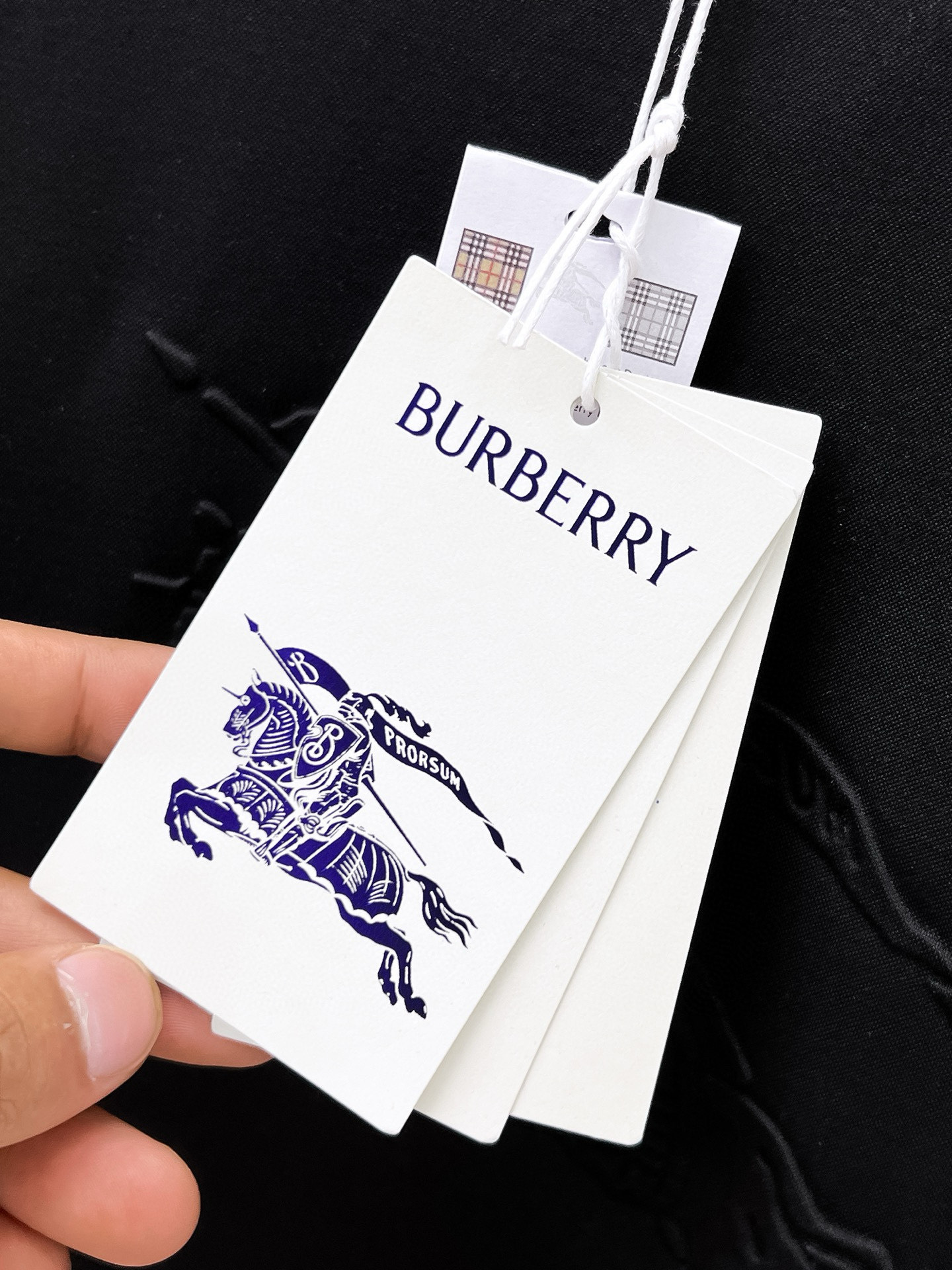  2025春夏新款首发专柜最新款圆领短袖 高端订制 设计前卫时尚！品牌logo重工艺设计 高端定制100