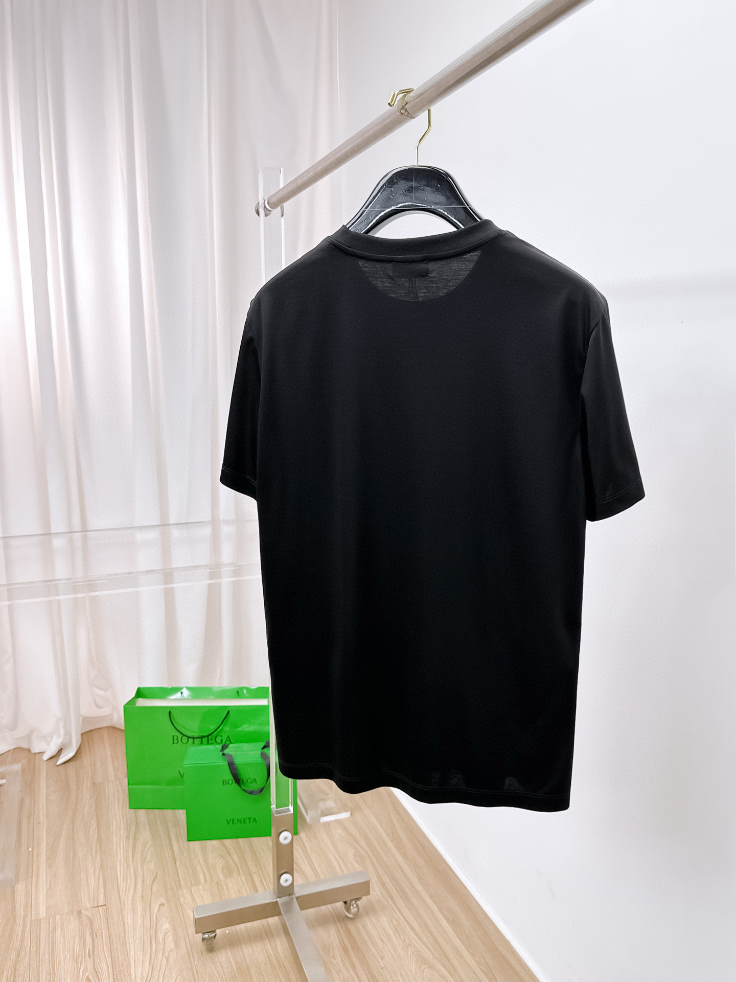  2025春夏新款首发专柜最新款圆领短袖 高端订制 设计前卫时尚！品牌logo重工艺设计 高端定制100