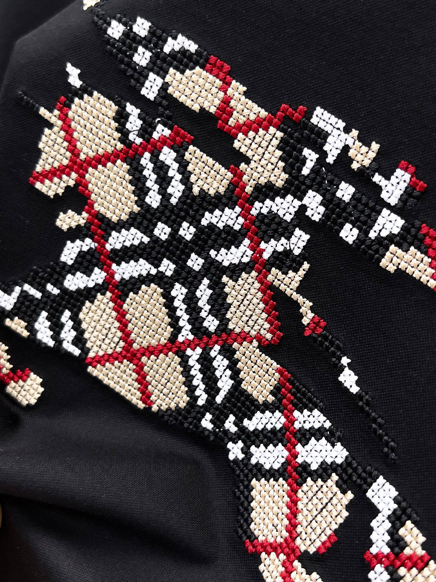  2025春夏新款首发专柜最新款圆领短袖 高端订制 设计前卫时尚！品牌logo重工艺设计 高端定制100