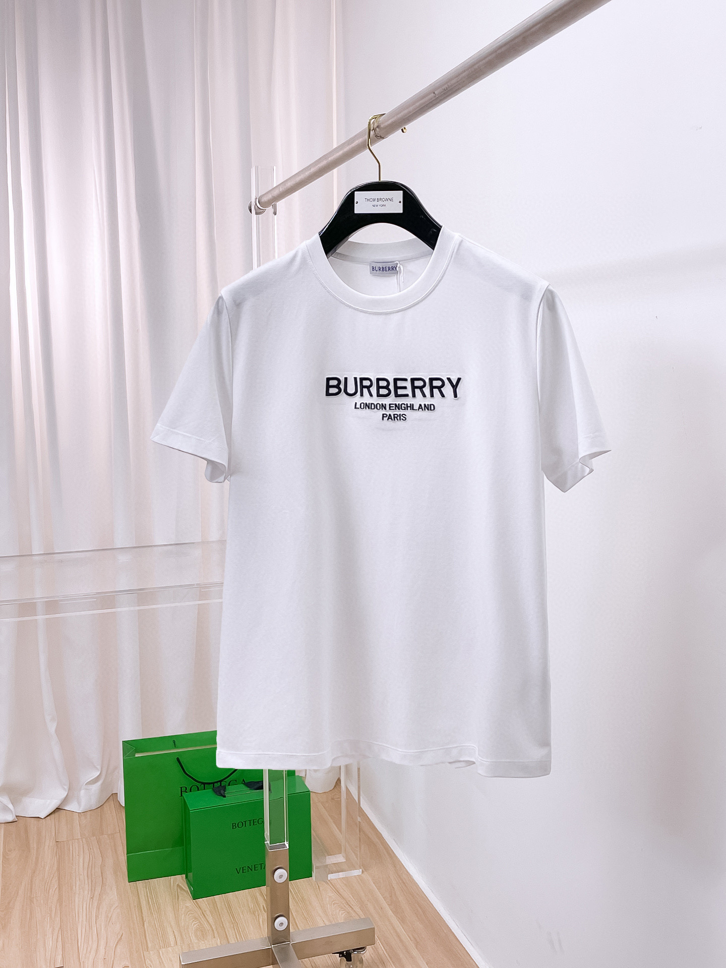  巴宝莉 2025春夏新款首发专柜最新款圆领短袖 高端订制 设计前卫时尚！品牌logo重工艺设计 高端定