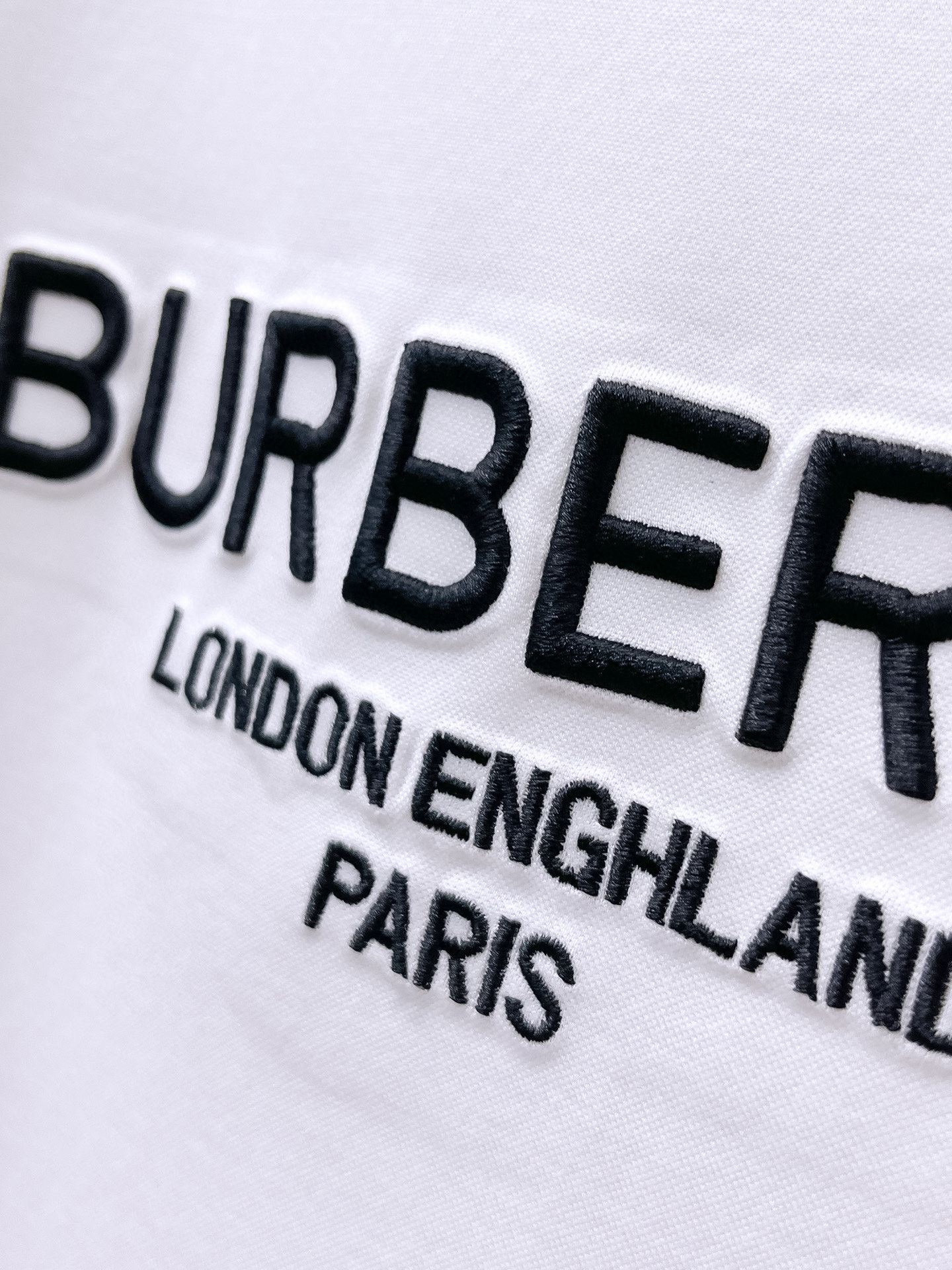  巴宝莉 2025春夏新款首发专柜最新款圆领短袖 高端订制 设计前卫时尚！品牌logo重工艺设计 高端定