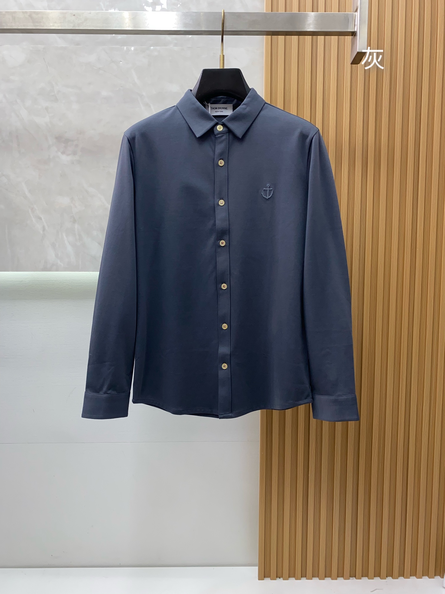 TB 香港洋行渠道货，纯正血统品质，高端短袖衬衫系列！时髦且复古、雅痞而随性、气质而优雅！整体的形态风格