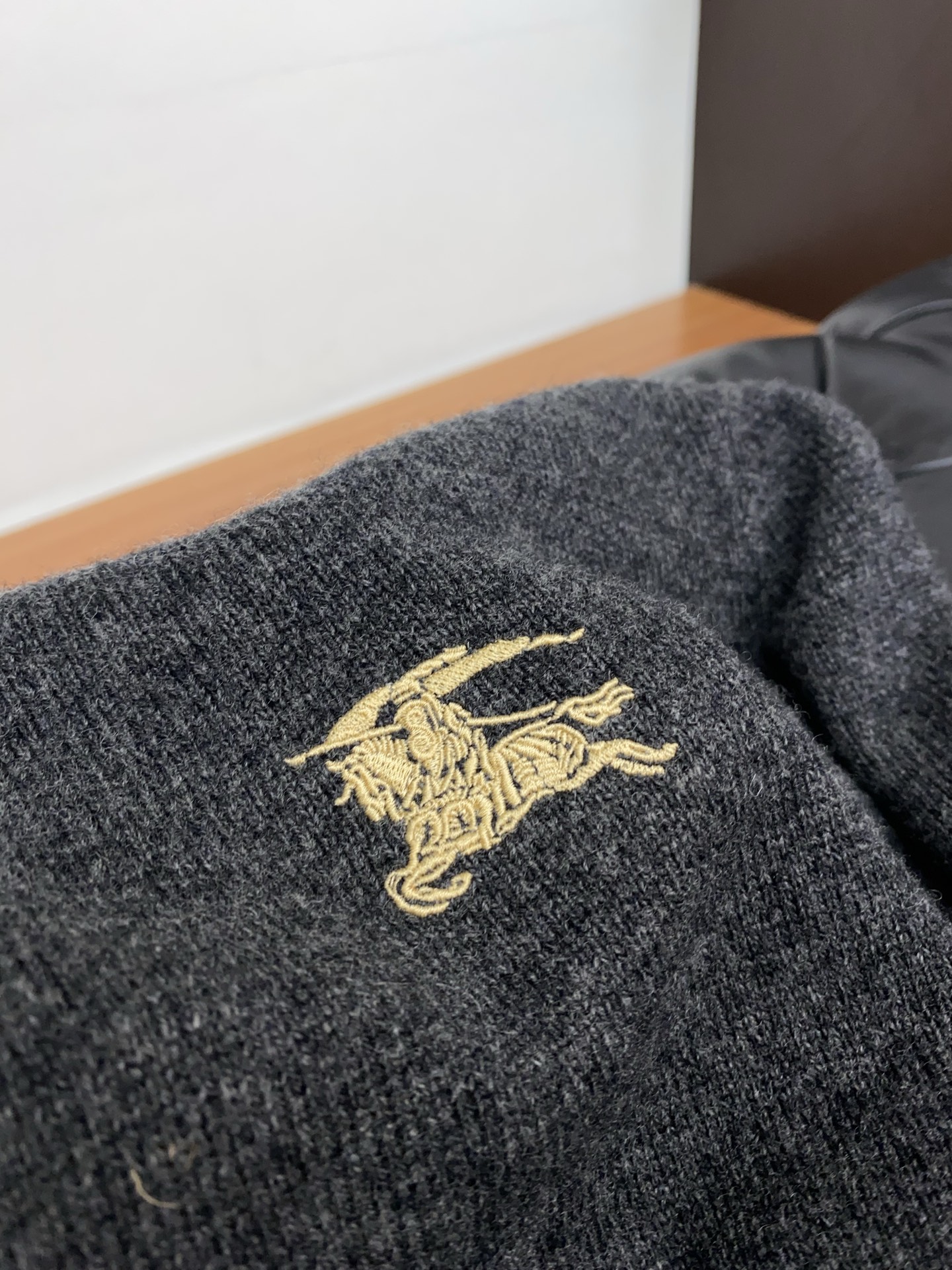 巴宝莉 2025ss秋冬新品时尚休闲打底单穿圆领商务休闲基础高档精纺100%纯羊毛毛衣 舒适保暖！抗起球