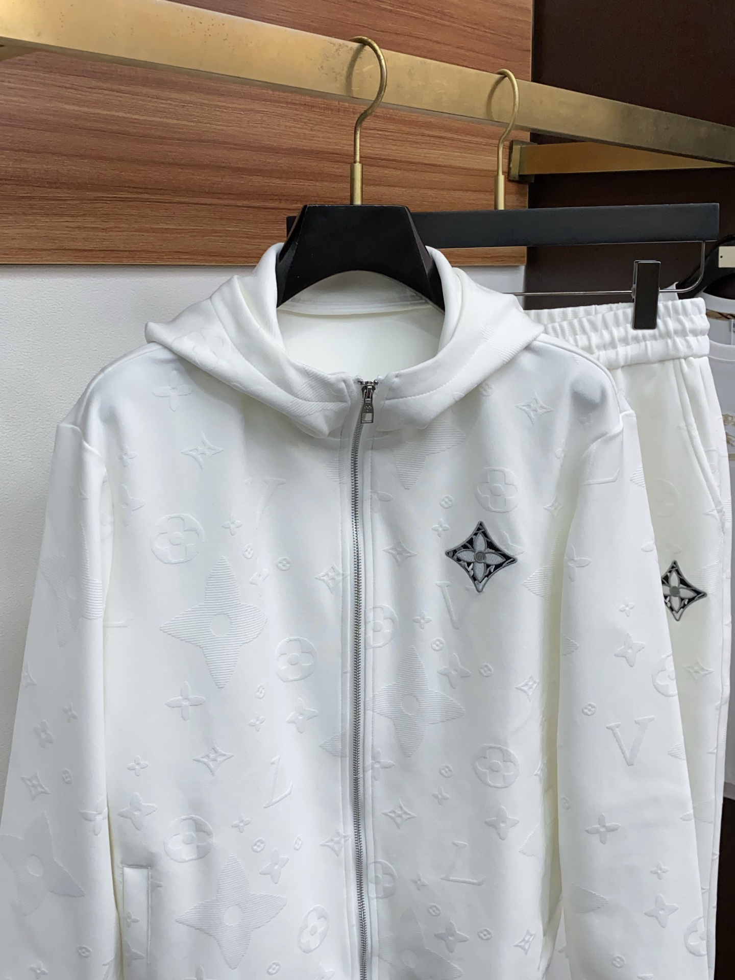1v路易威登 秋冬新款拉链外套套装 高品质定制面料 顶级版本贸易公司渠道订单，海外精品独家限定发售，经典
