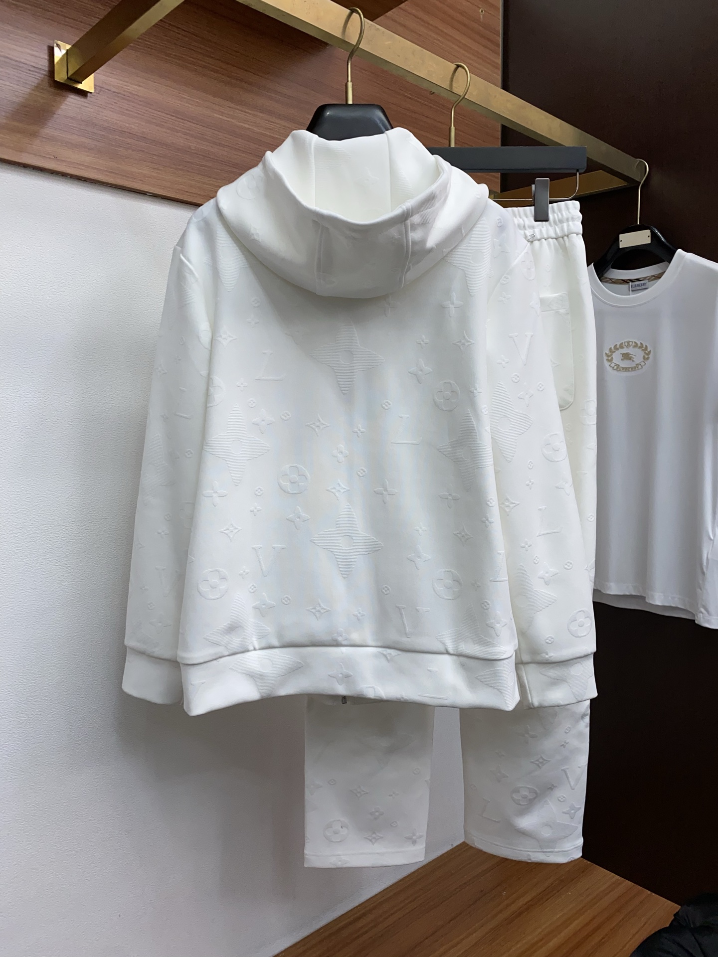 1v路易威登 秋冬新款拉链外套套装 高品质定制面料 顶级版本贸易公司渠道订单，海外精品独家限定发售，经典