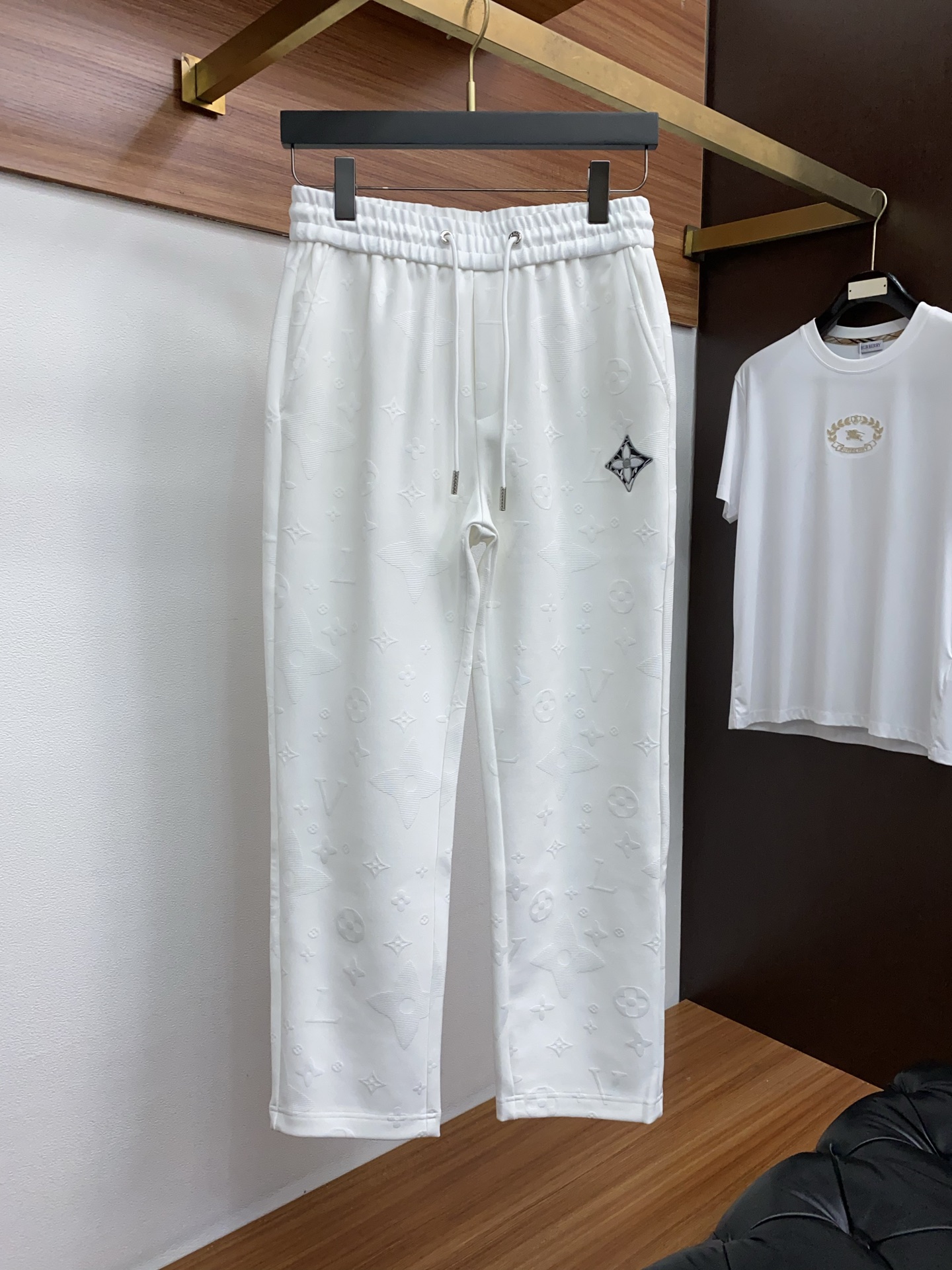 1v路易威登 秋冬新款拉链外套套装 高品质定制面料 顶级版本贸易公司渠道订单，海外精品独家限定发售，经典