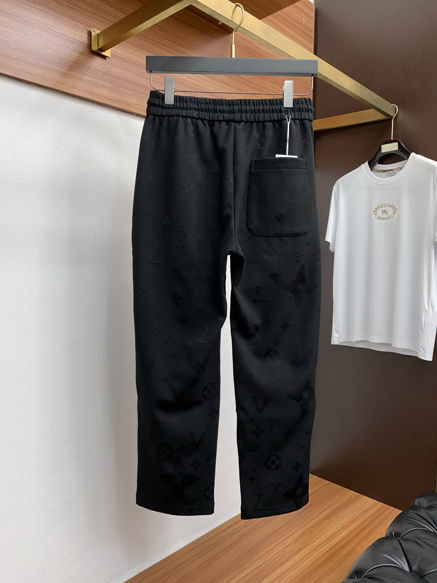 1v路易威登 秋冬新款拉链外套套装 高品质定制面料 顶级版本贸易公司渠道订单，海外精品独家限定发售，经典