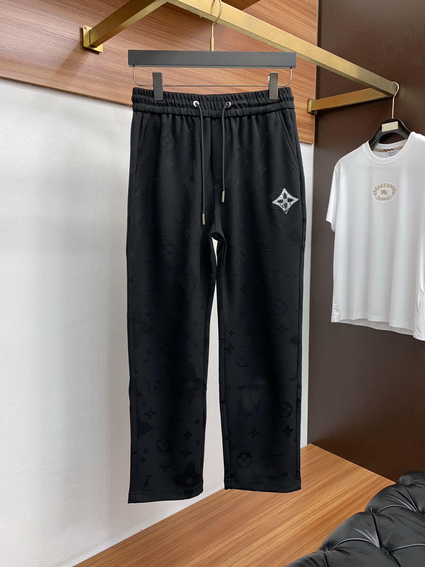 1v路易威登 秋冬新款拉链外套套装 高品质定制面料 顶级版本贸易公司渠道订单，海外精品独家限定发售，经典