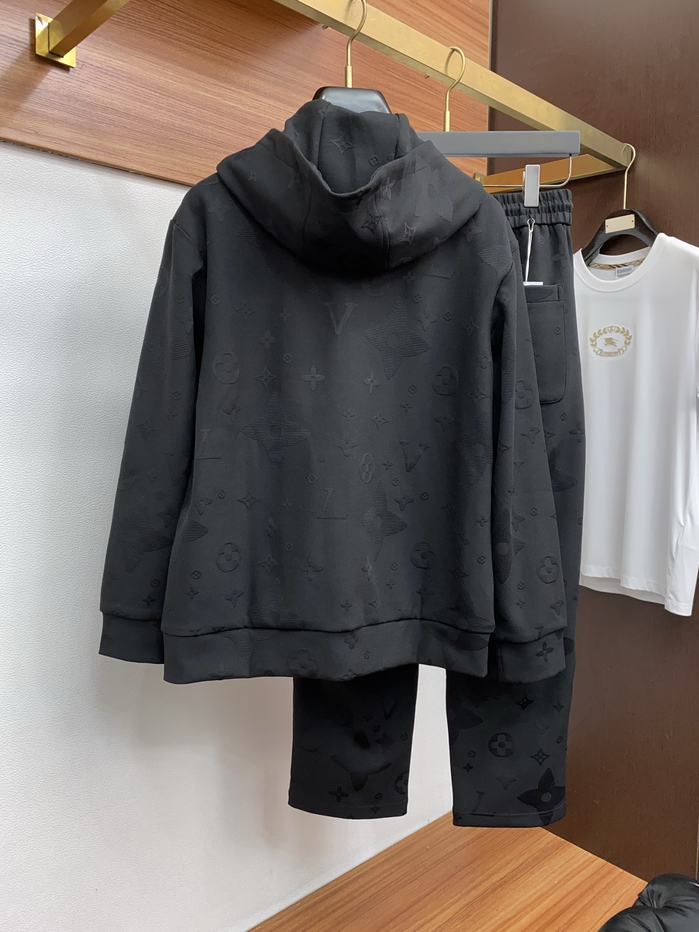 1v路易威登 秋冬新款拉链外套套装 高品质定制面料 顶级版本贸易公司渠道订单，海外精品独家限定发售，经典