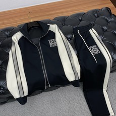罗意威 秋冬新款拉链外套套装 高品质定制面料 顶级版本贸易公司渠道订单,海外精品独家限定发售,经典即永 罗意威 秋冬新款拉链外套套装 高品质定制面料 顶级版本贸易公司渠道订单,海外精品独家限定发售,经典即永