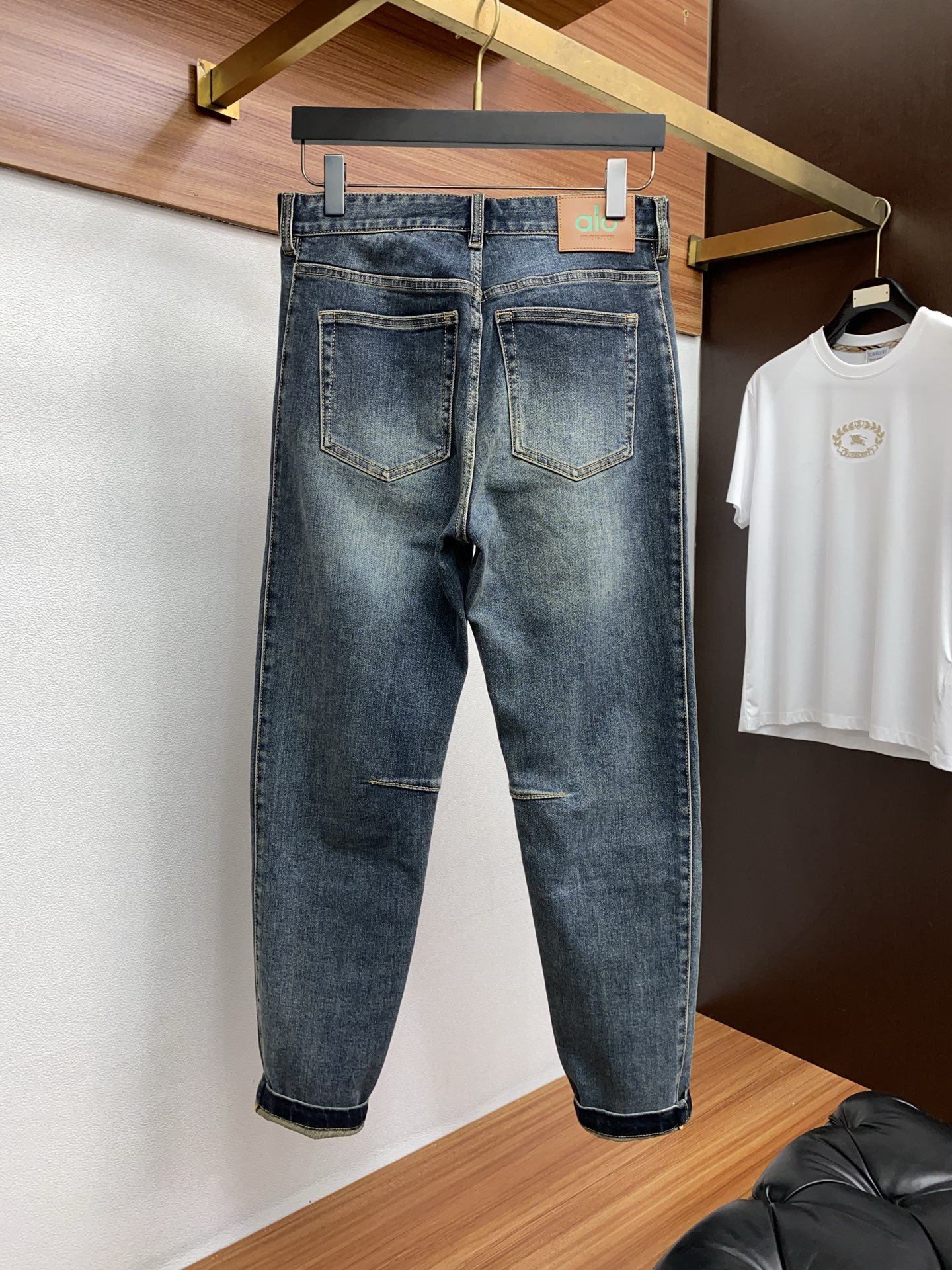 alo 25新款 市场独家订制进口丹宁牛仔面料 稀缺面料 超级舒服 工艺复杂四季款牛仔裤 针织牛从做旧 