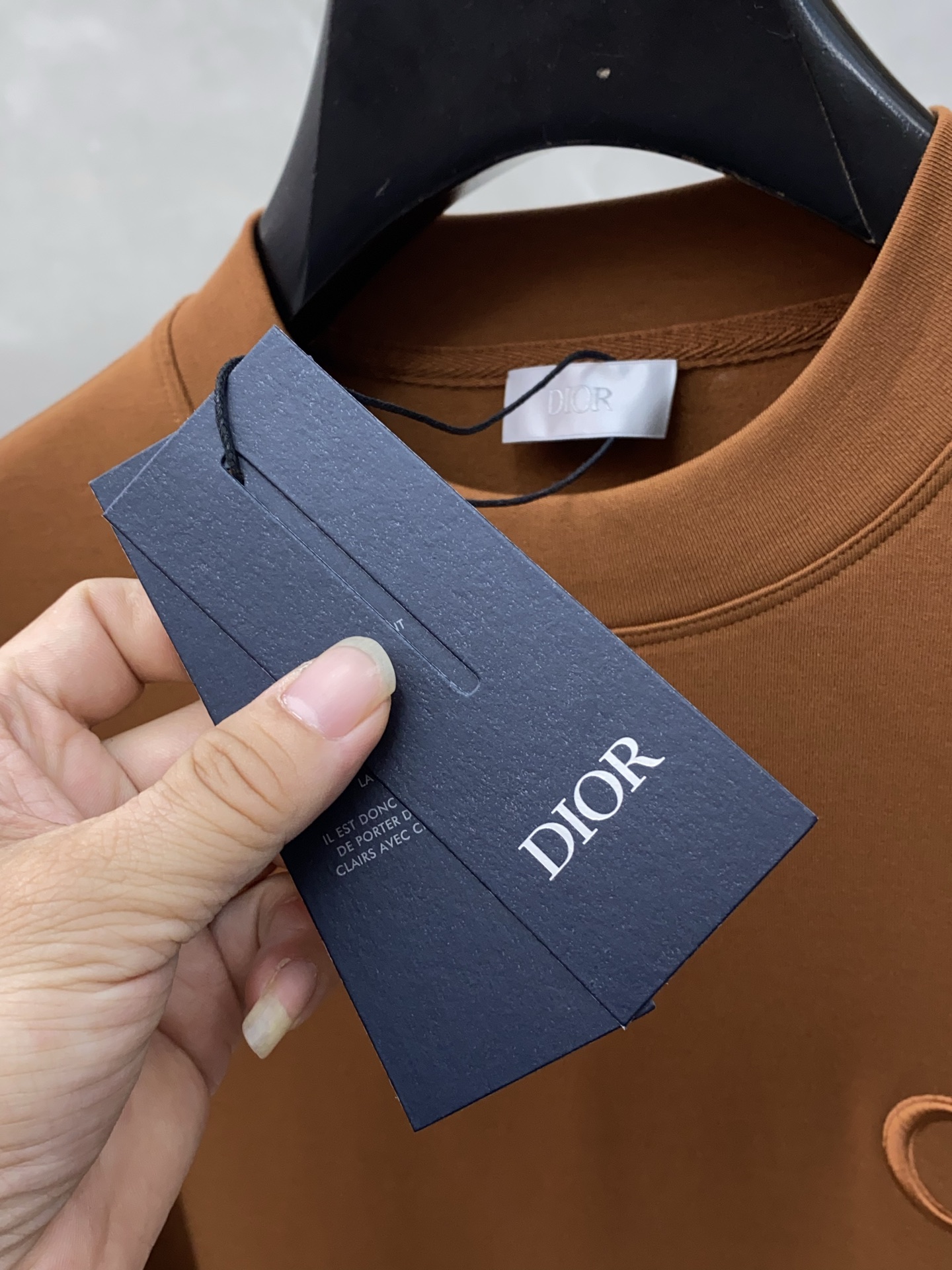 迪奥 2025 秋冬AW新品，时尚休闲打底加厚长袖卫衣专柜同步有售，进口面料，工艺极度复杂，视觉相当雅致