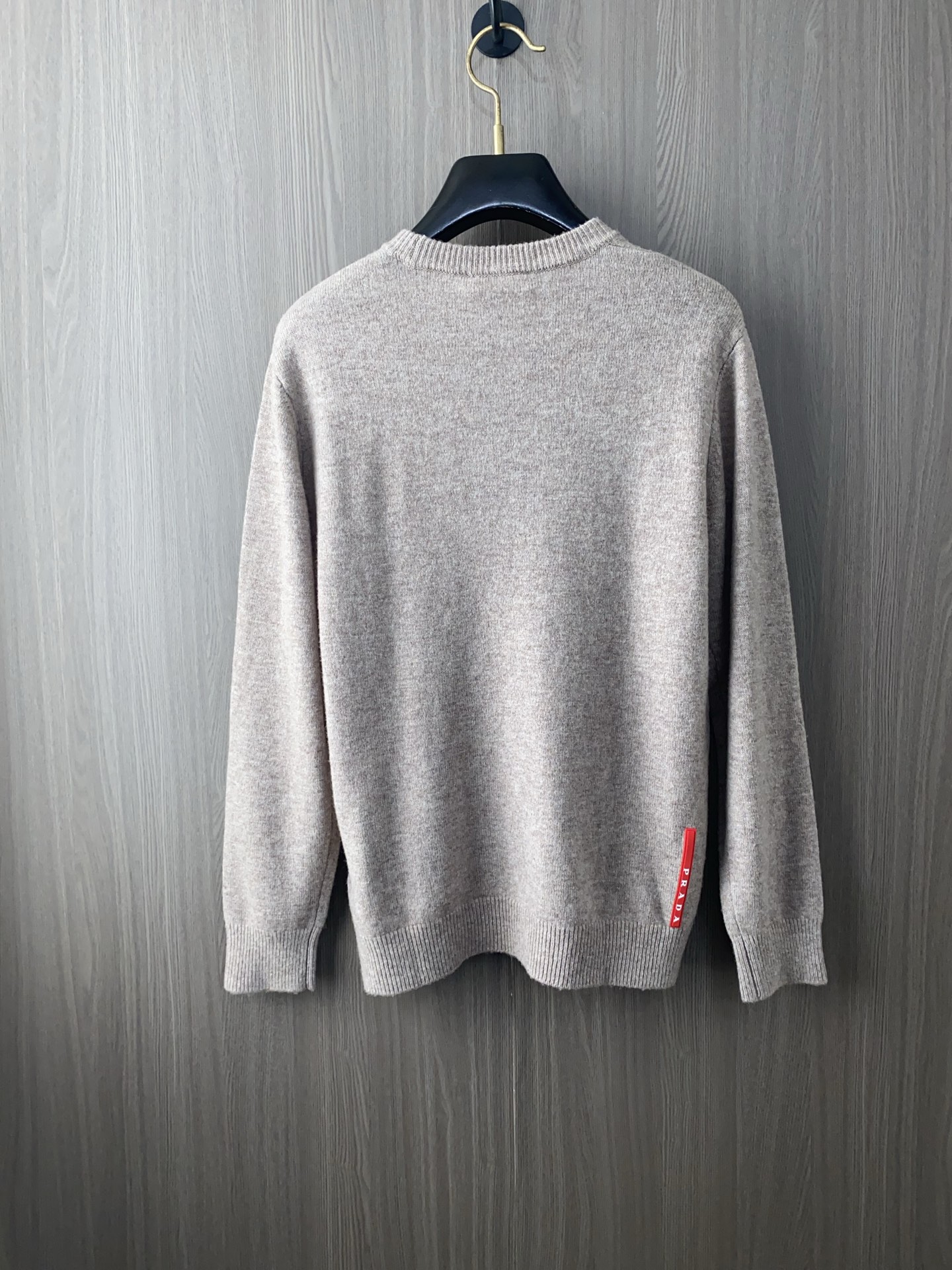 普拉达 2025ss秋冬新品时尚休闲打底单穿圆领商务休闲基础高档精纺100%纯羊毛毛衣 舒适保暖！不刺激