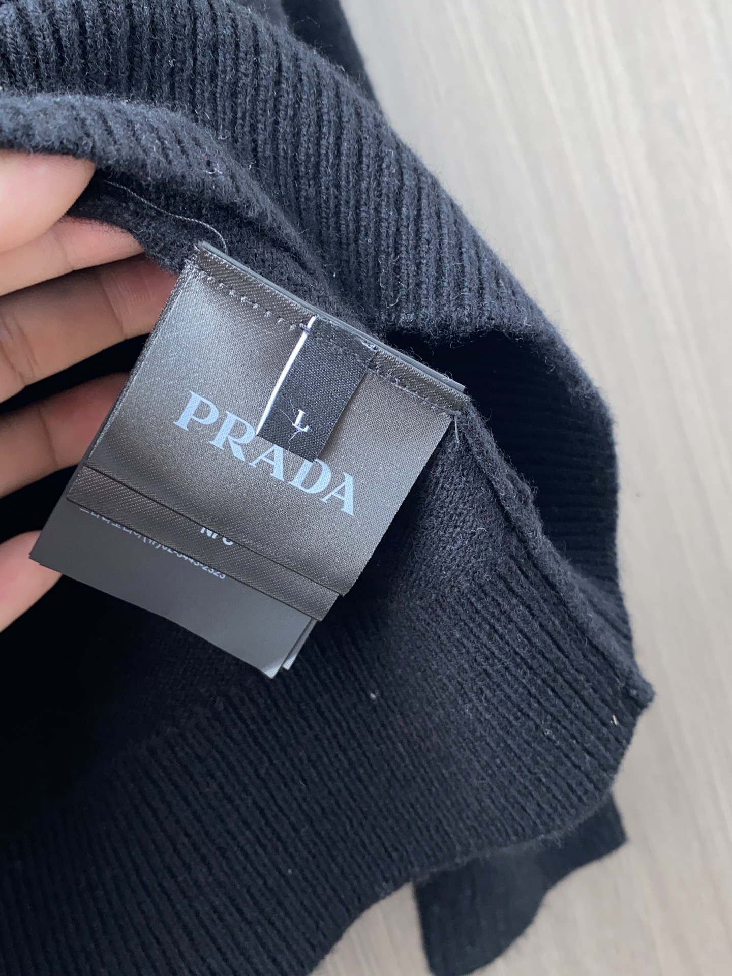普拉达 2025ss秋冬新品时尚休闲打底单穿圆领商务休闲基础高档精纺100%纯羊毛毛衣 舒适保暖！👍🏼不