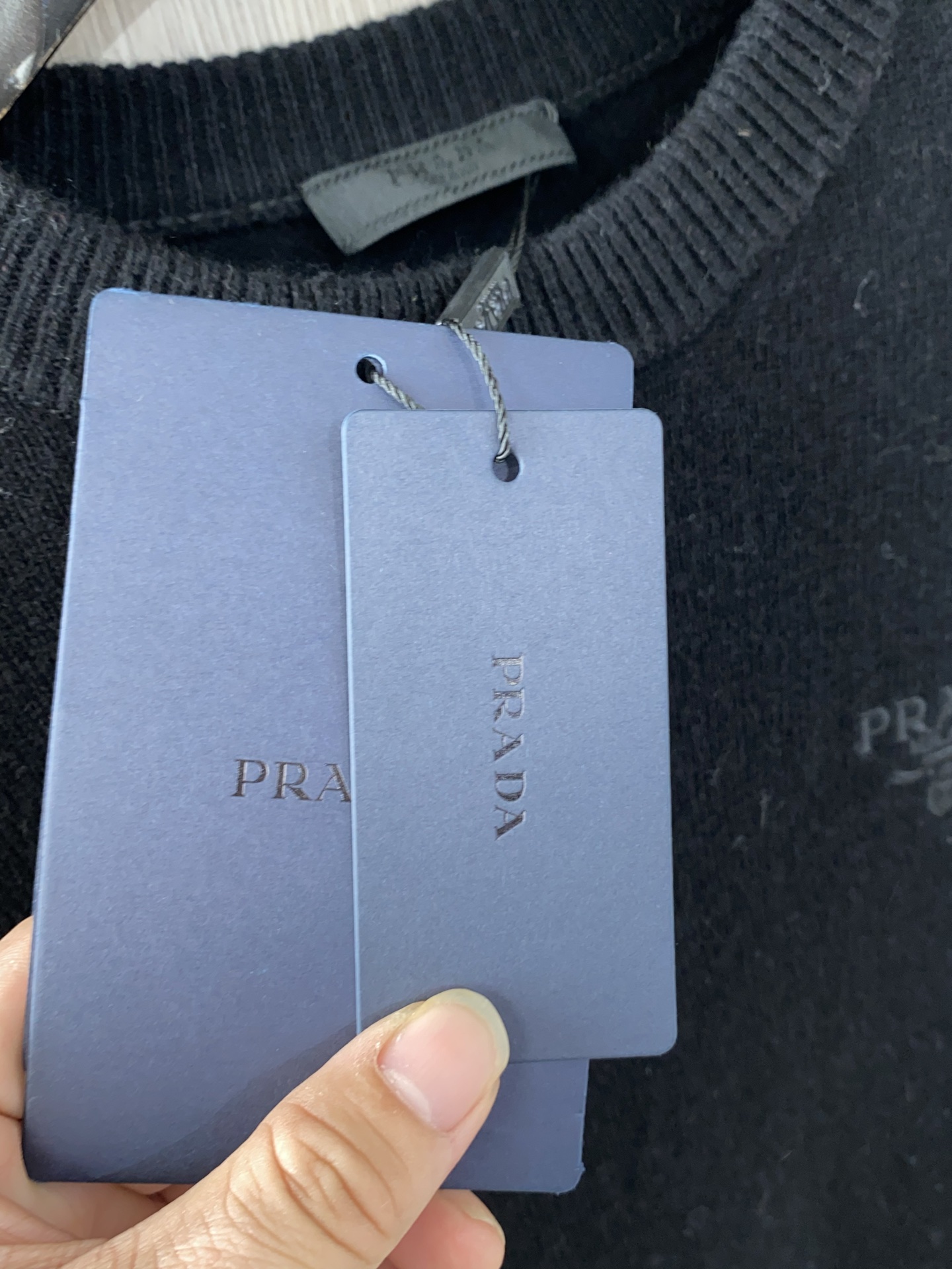 普拉达 2025ss秋冬新品时尚休闲打底单穿圆领商务休闲基础高档精纺100%纯羊毛毛衣 舒适保暖！👍🏼不