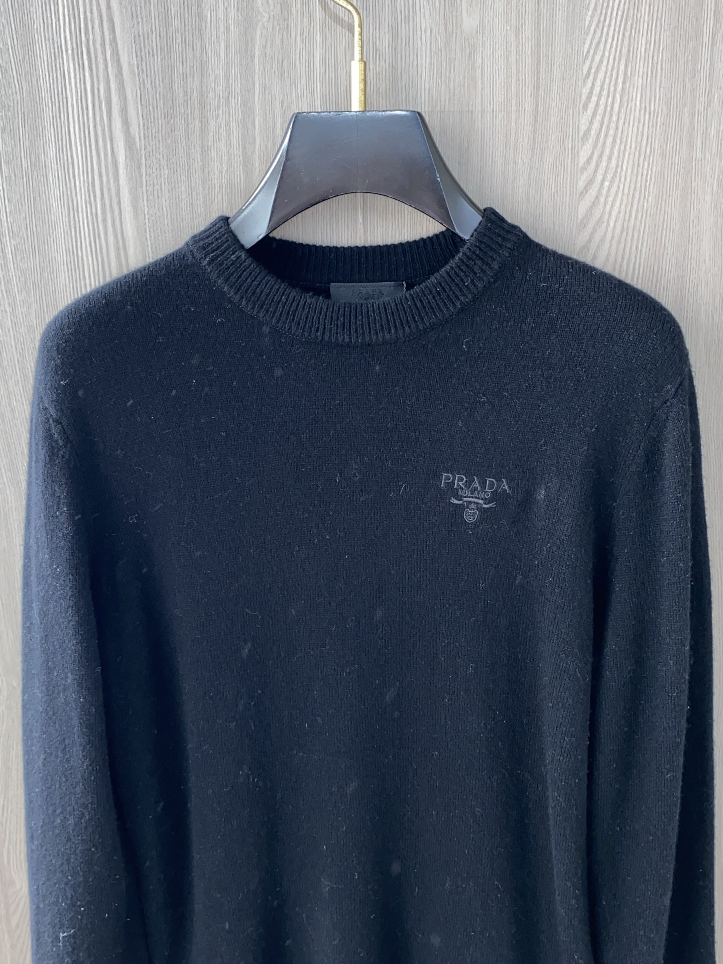 普拉达 2025ss秋冬新品时尚休闲打底单穿圆领商务休闲基础高档精纺100%纯羊毛毛衣 舒适保暖！👍🏼不
