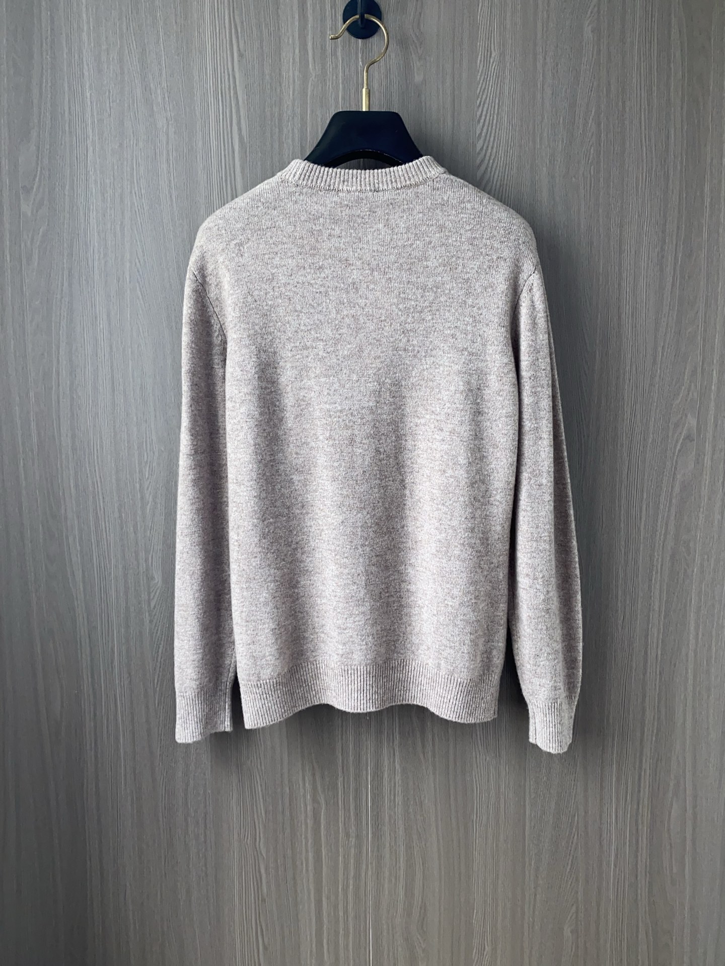 普拉达 2025ss秋冬新品时尚休闲打底单穿圆领商务休闲基础高档精纺100%纯羊毛毛衣 舒适保暖！不刺激