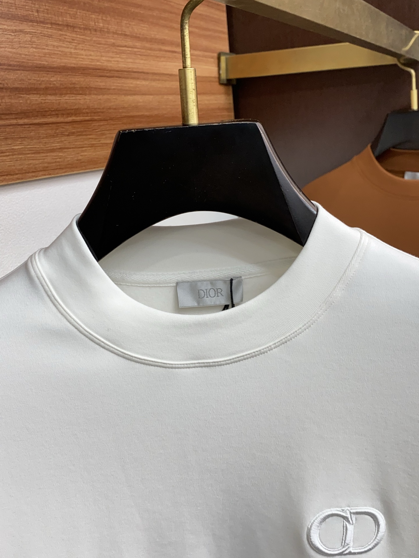 迪奥 2025 秋冬AW新品，时尚休闲打底加厚长袖卫衣专柜同步有售，进口面料，工艺极度复杂，视觉相当雅致