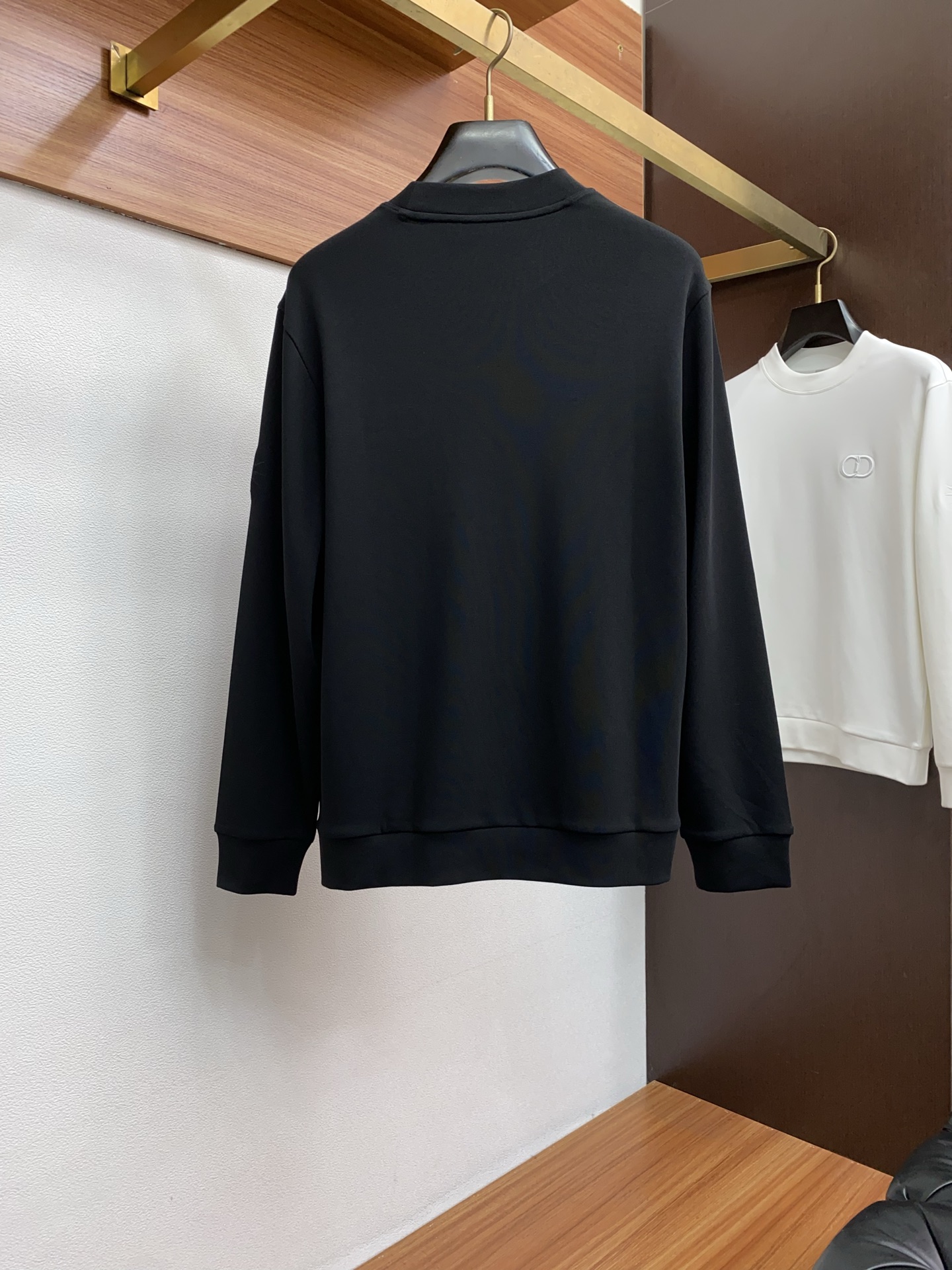 迪奥 2025 秋冬AW新品，时尚休闲打底加厚长袖卫衣专柜同步有售，进口面料，工艺极度复杂，视觉相当雅致