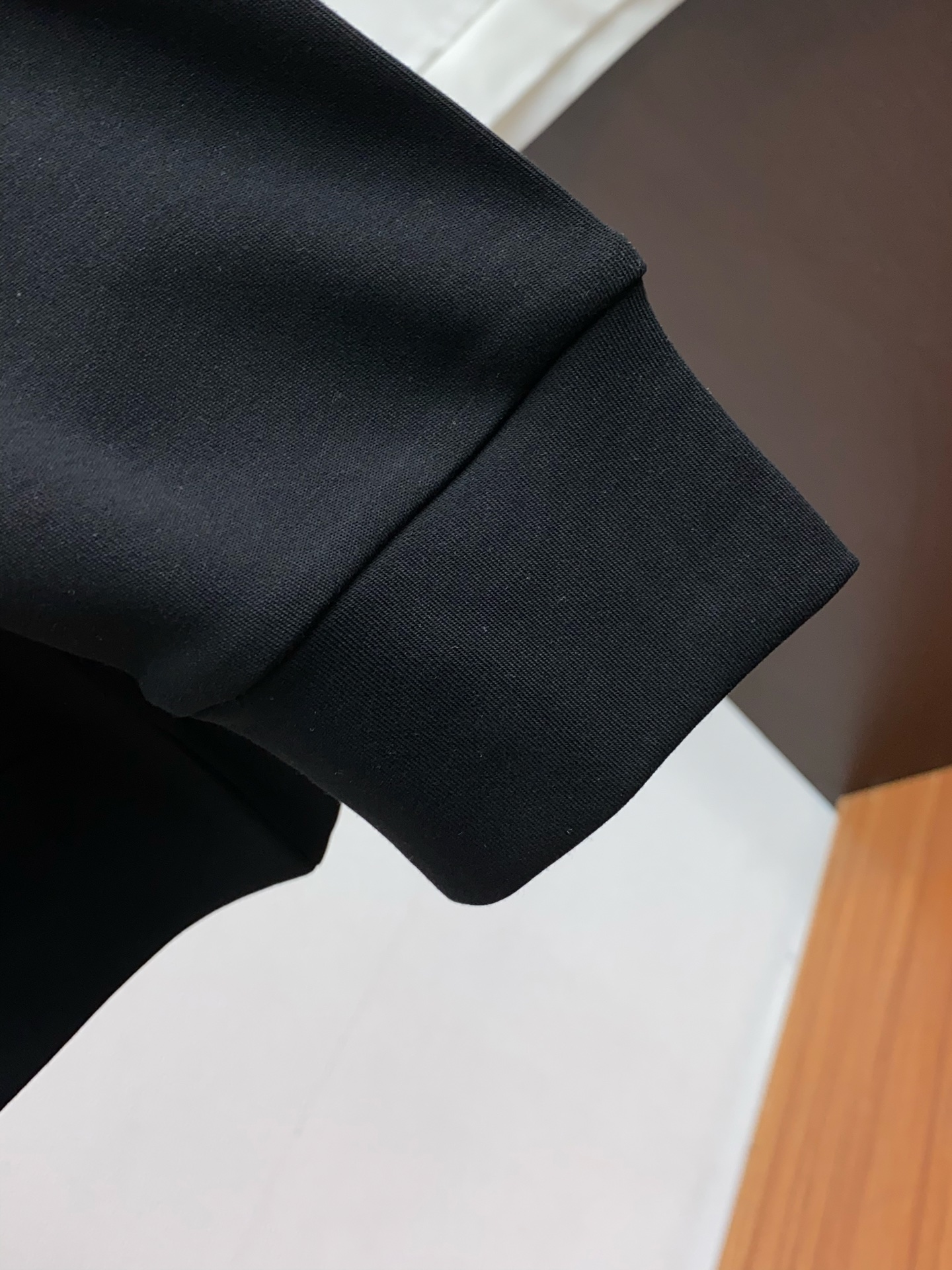 迪奥 2025 秋冬AW新品，时尚休闲打底加厚长袖卫衣专柜同步有售，进口面料，工艺极度复杂，视觉相当雅致